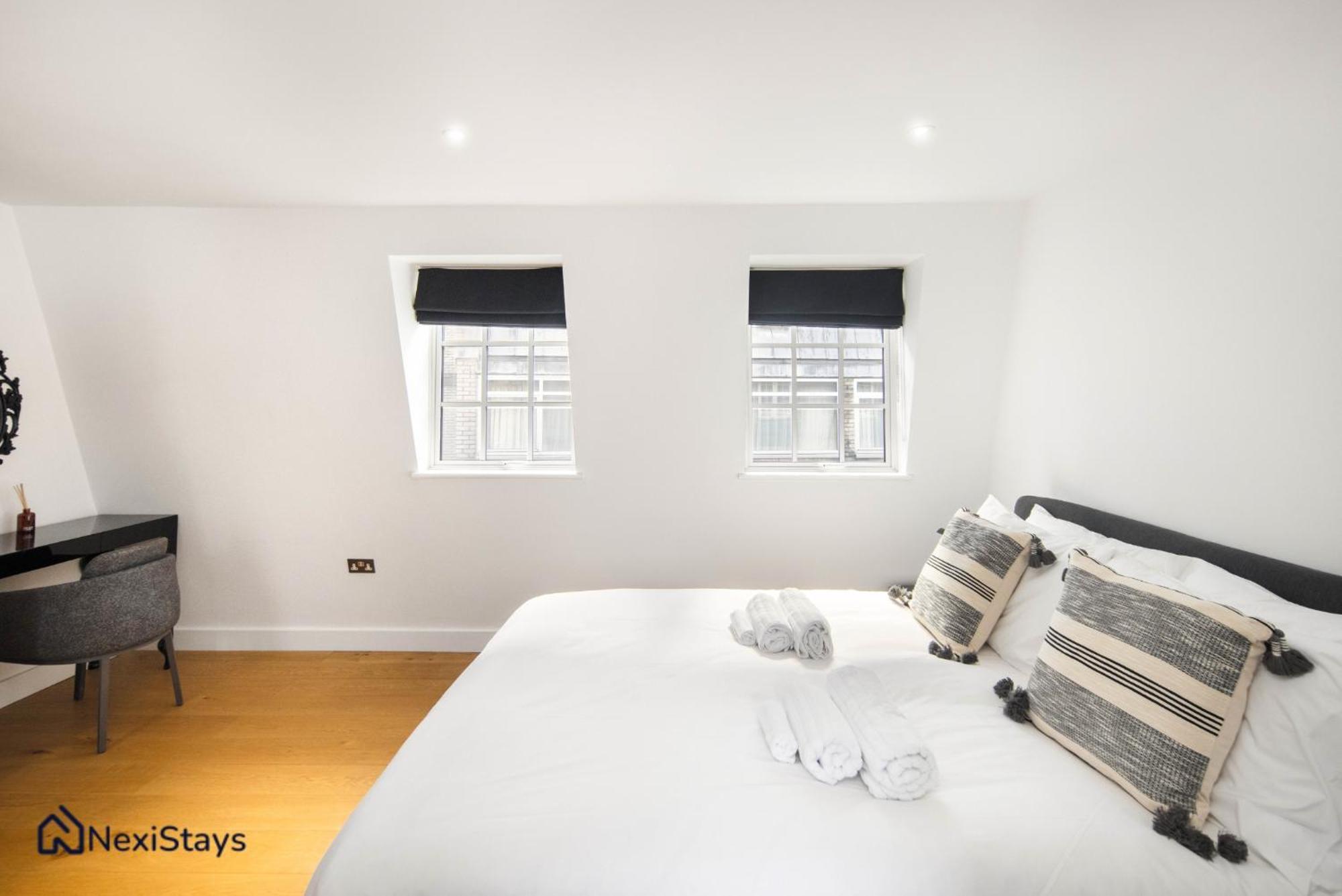 5 Mins Walk To Bond Street, Marylebone Mews Apartment London