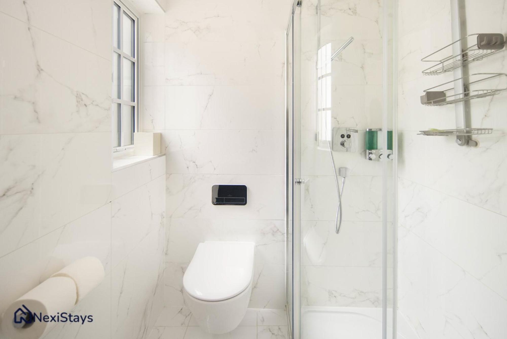 5 Mins Walk To Bond Street, Marylebone Mews Apartment