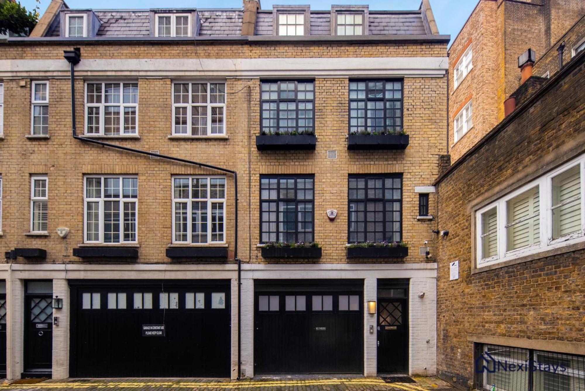 5 Mins Walk To Bond Street, Marylebone Mews Apartment *