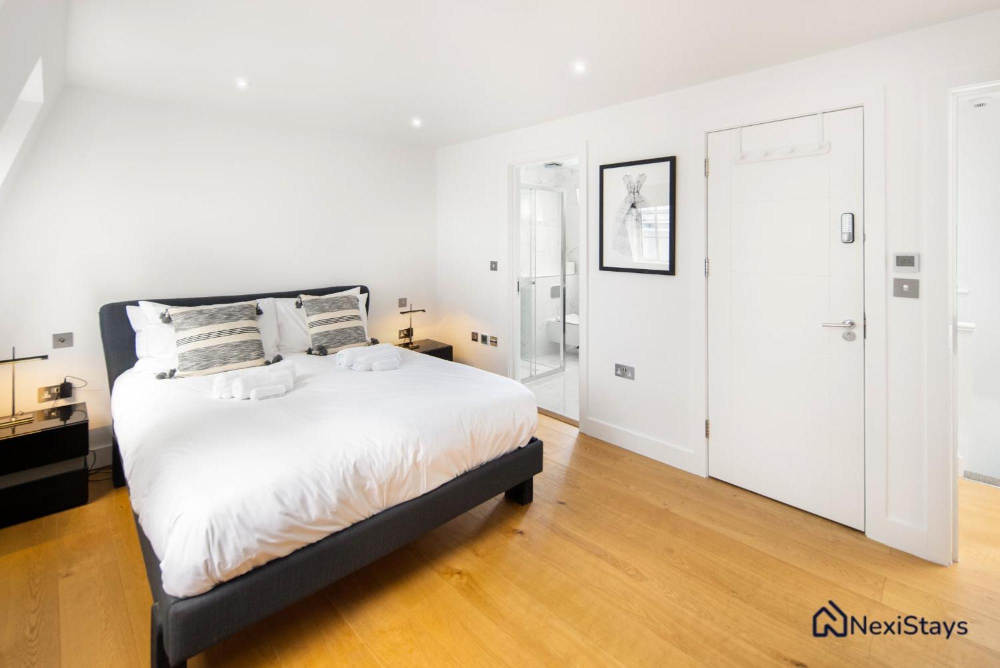 Apartment 5 Mins Walk To Bond Street, Marylebone Mews *