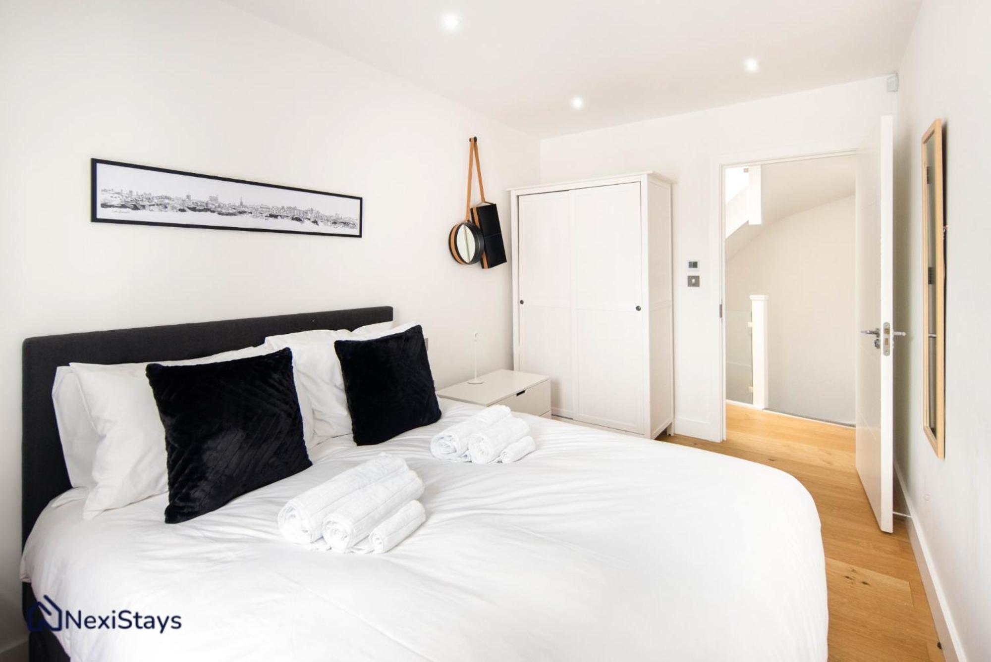 Apartment 5 Mins Walk To Bond Street, Marylebone Mews London