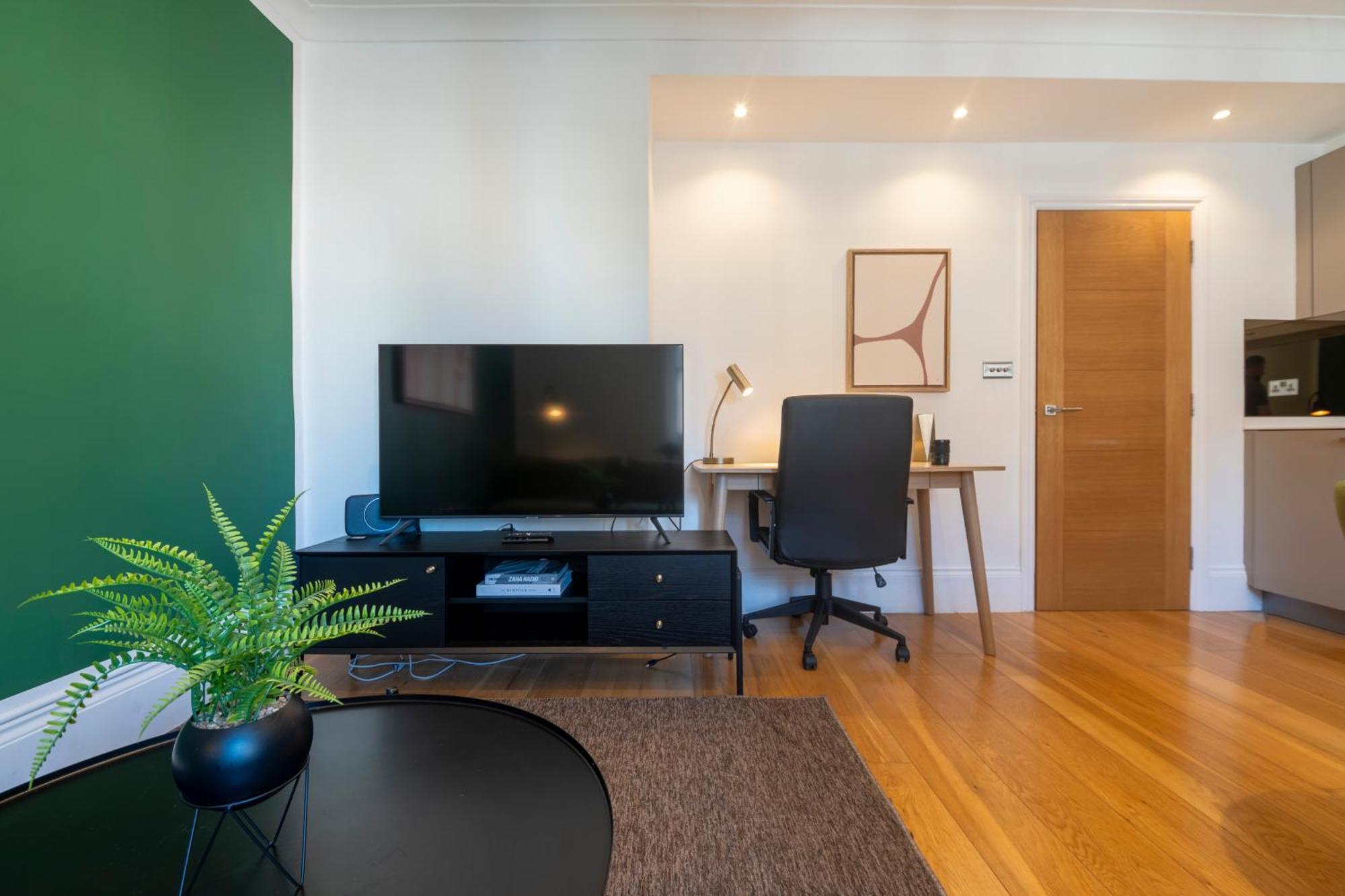 Soho - Piccadilly Circus Modern One Bedroom Flat London