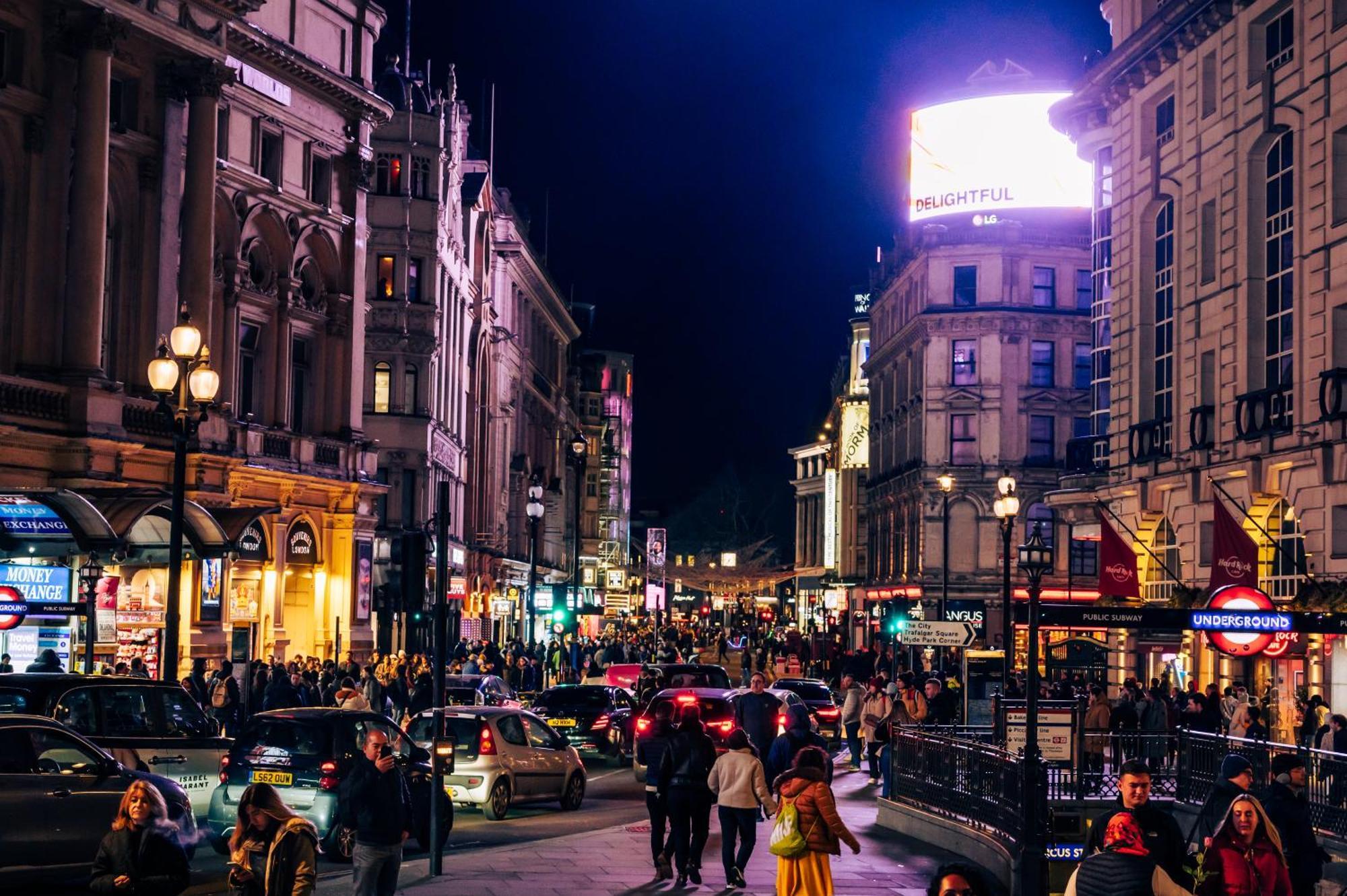 Soho - Piccadilly Circus Modern One Bedroom Flat Apartment London