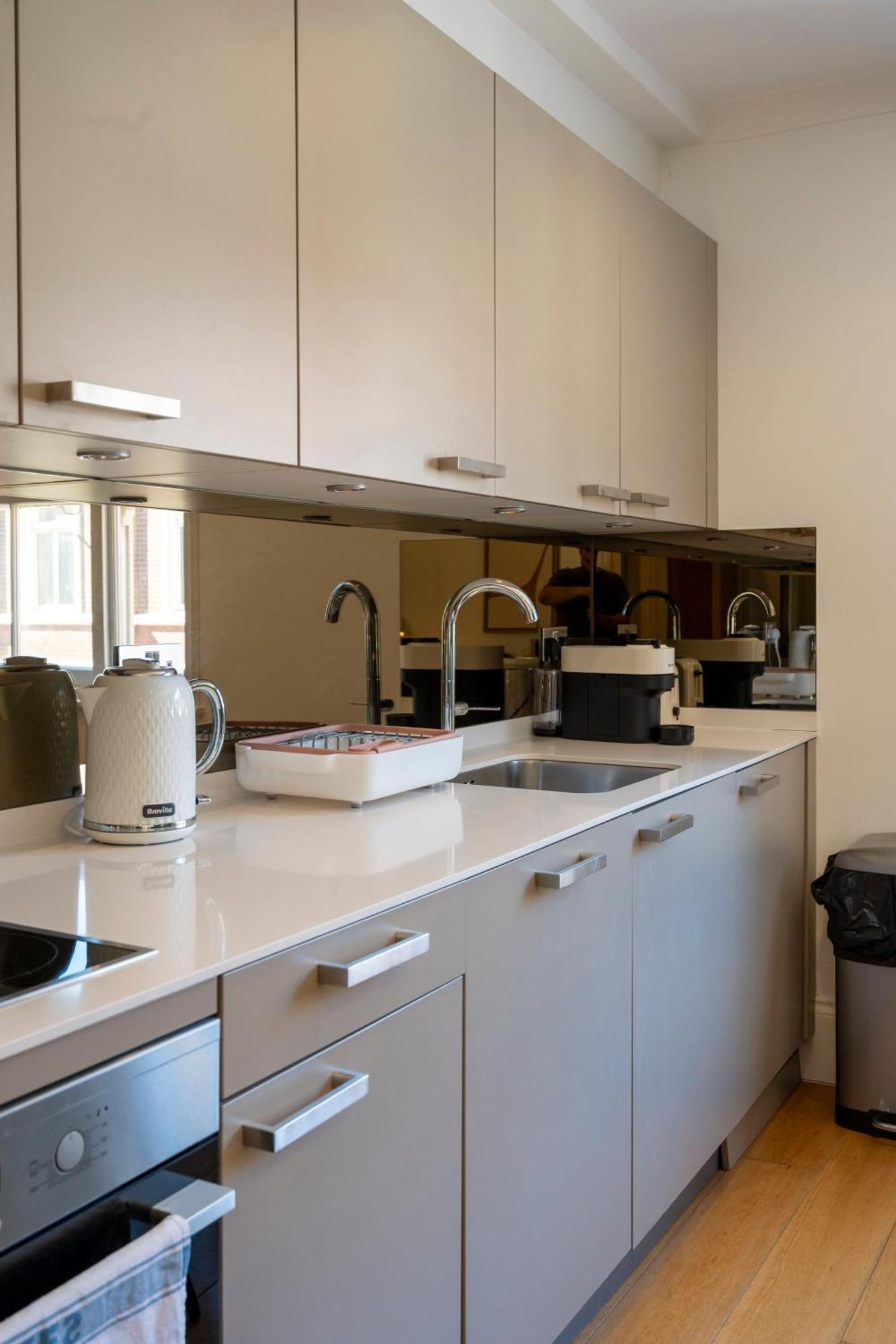 Soho - Piccadilly Circus Modern One Bedroom Flat