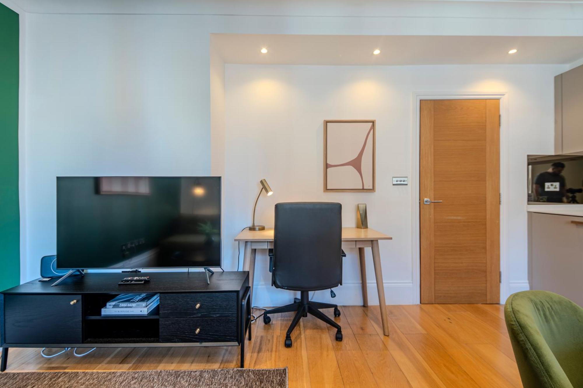 Soho - Piccadilly Circus Modern One Bedroom Flat