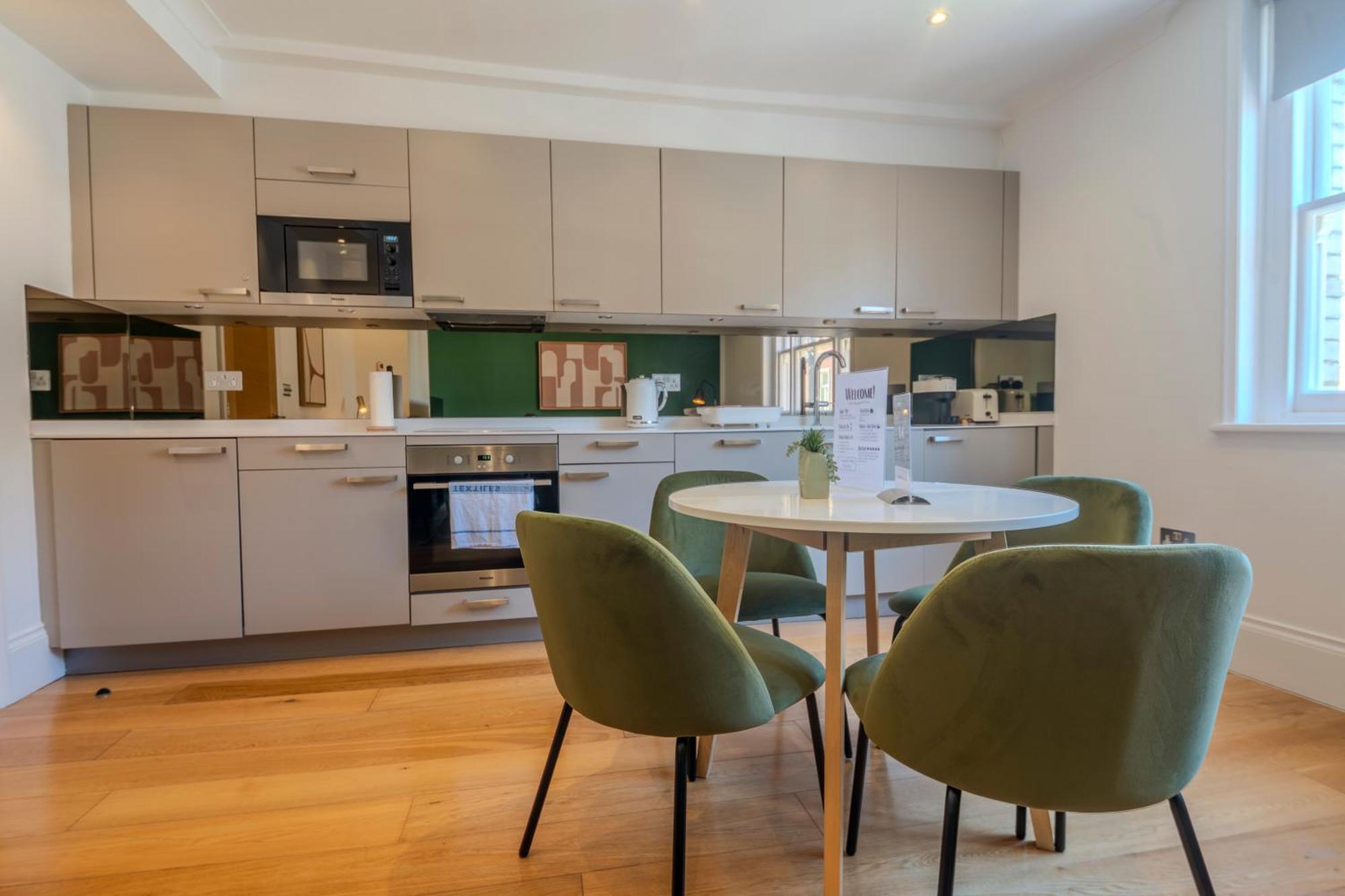 Soho - Piccadilly Circus Modern One Bedroom Flat Apartment London