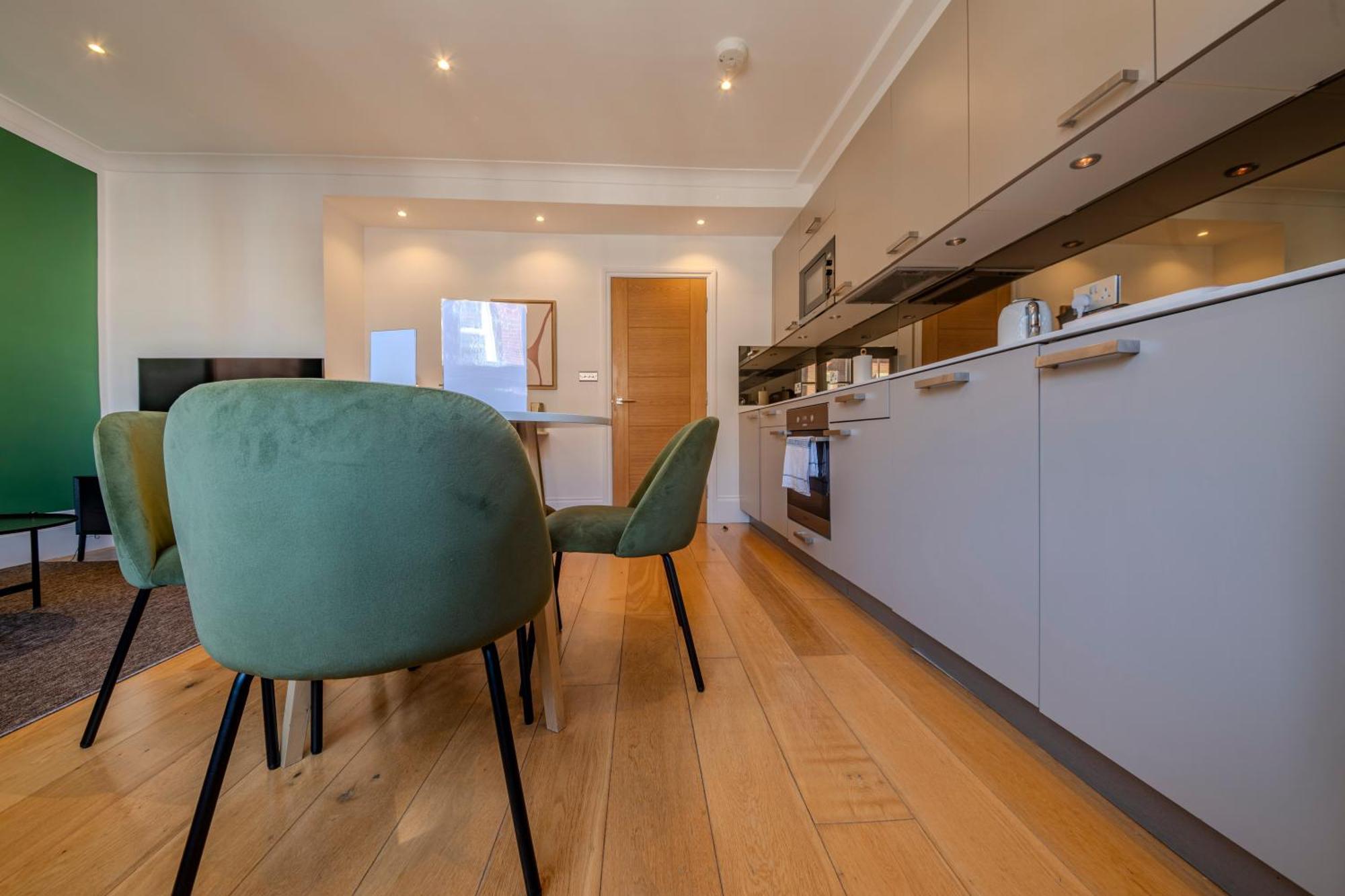 Soho - Piccadilly Circus Modern One Bedroom Flat *
