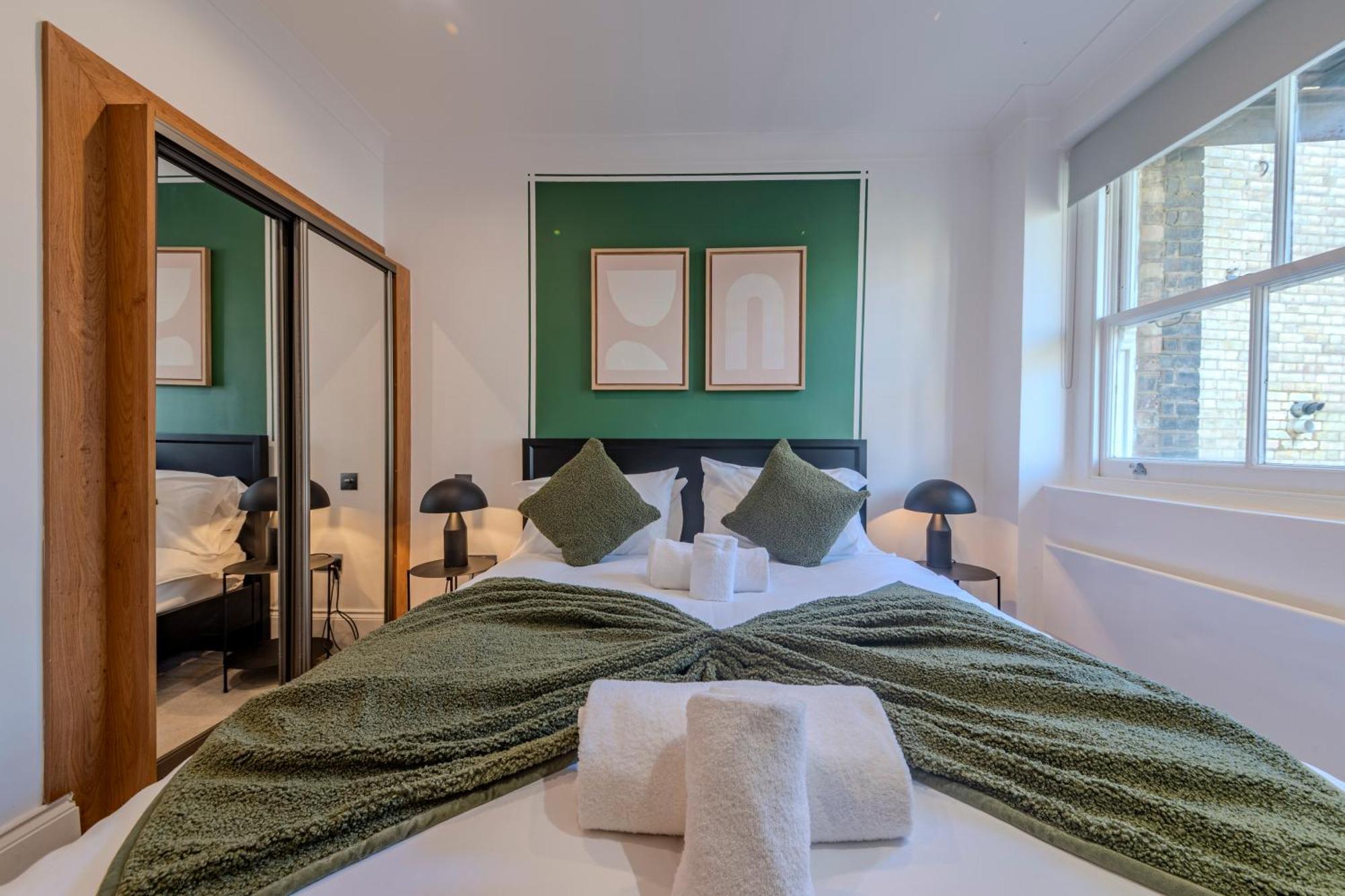 Soho - Piccadilly Circus Modern One Bedroom Flat Apartment *