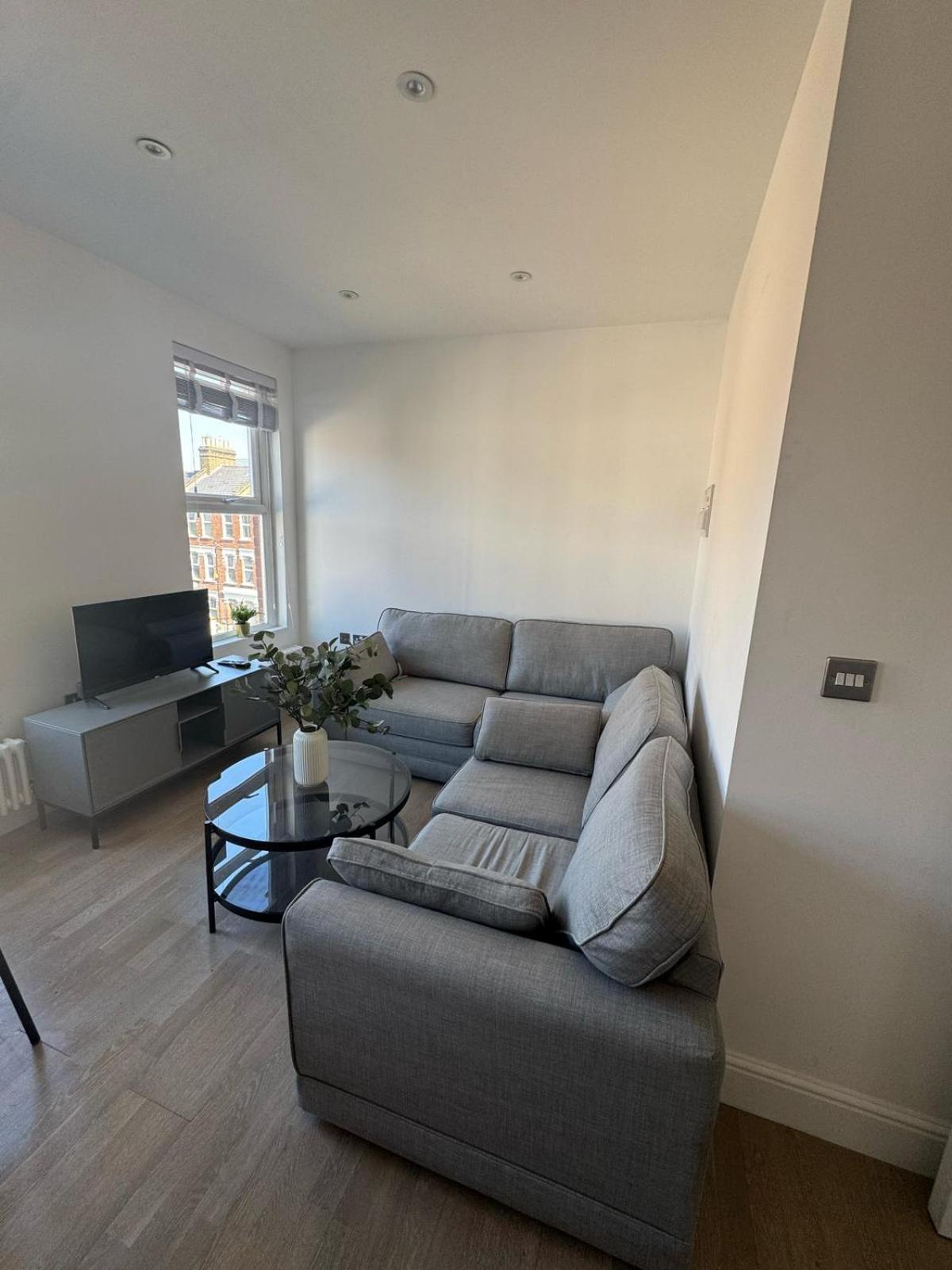 Superb 2 Bed - Ideal For Families Or Work Trips *