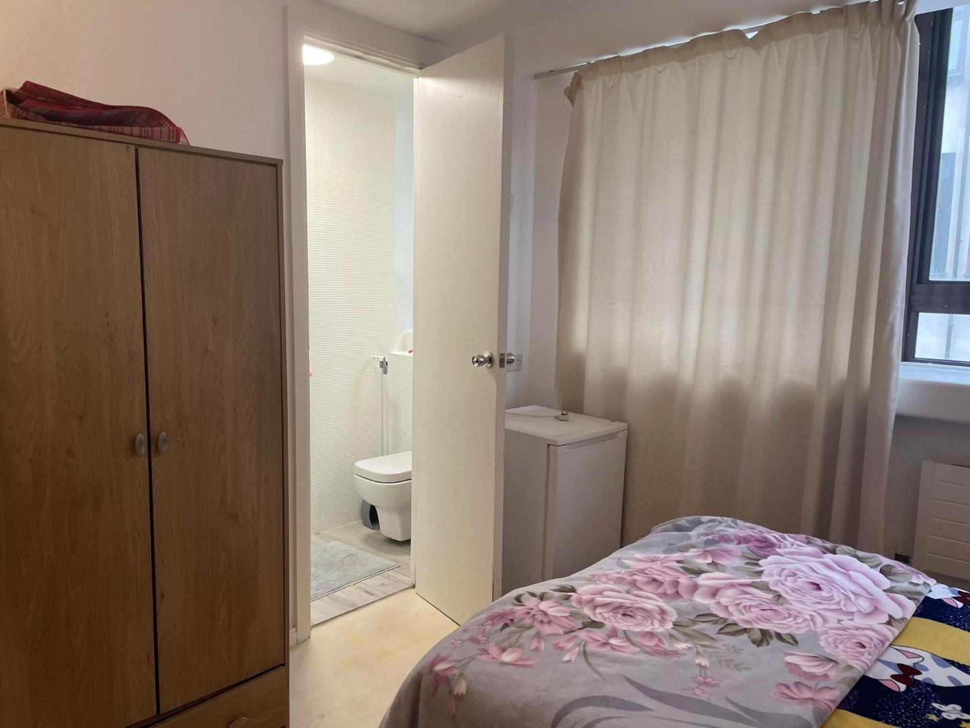 2 Bedroom Flat In * London