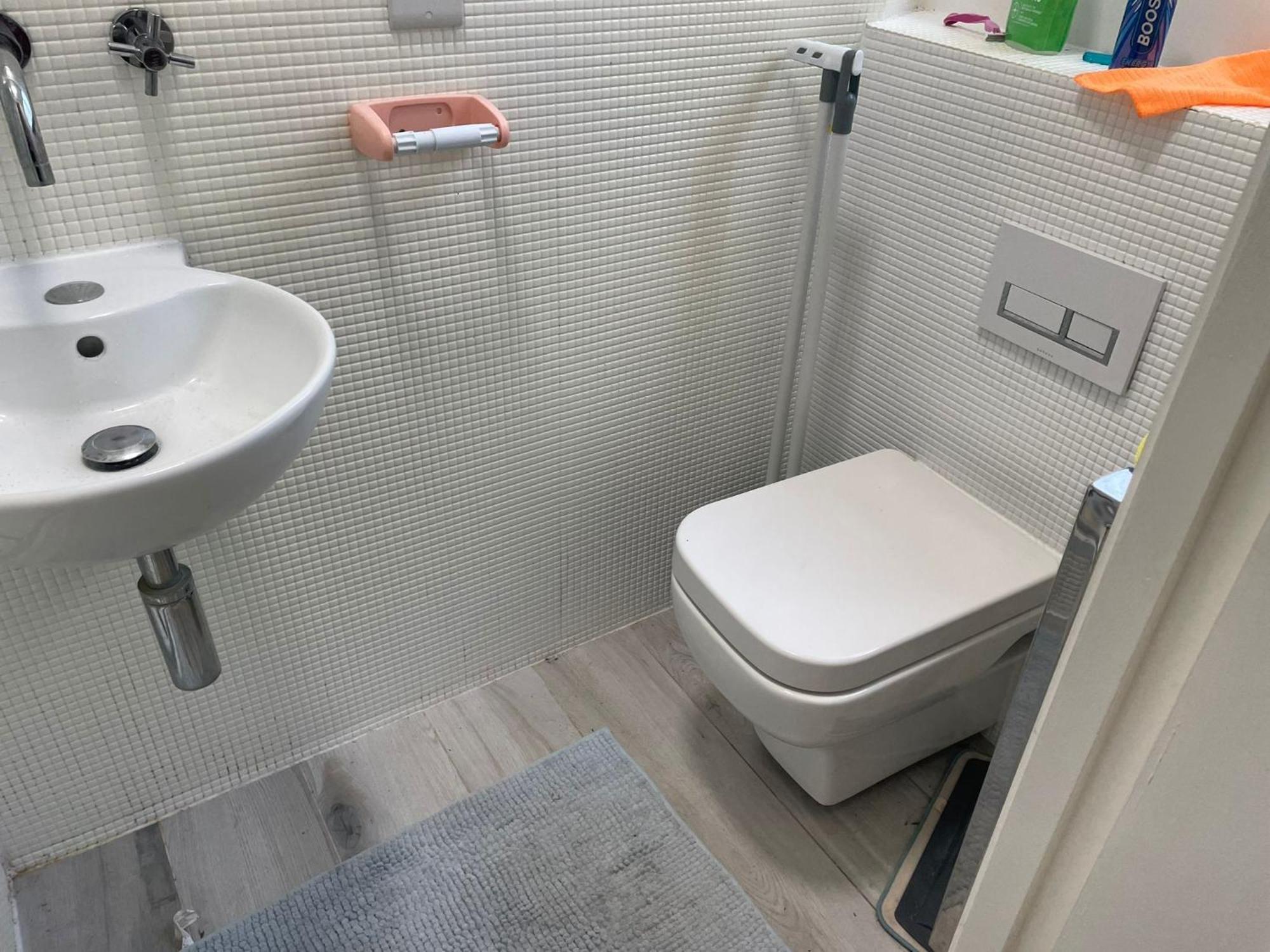 2 Bedroom Flat In Apartment *