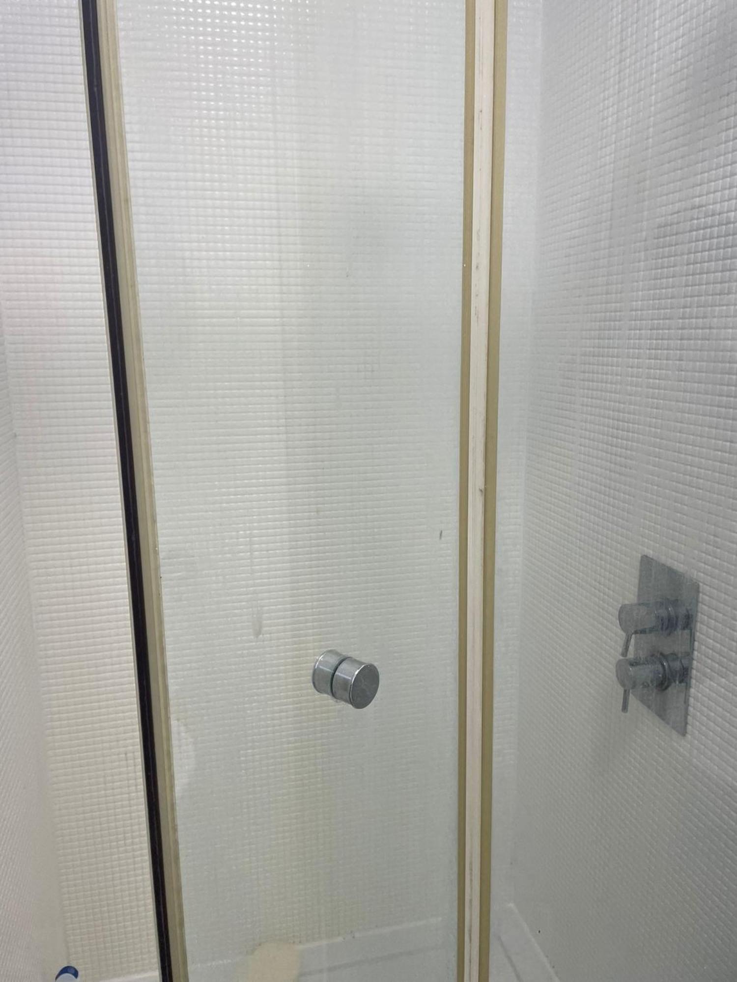 2 Bedroom Flat In Apartment