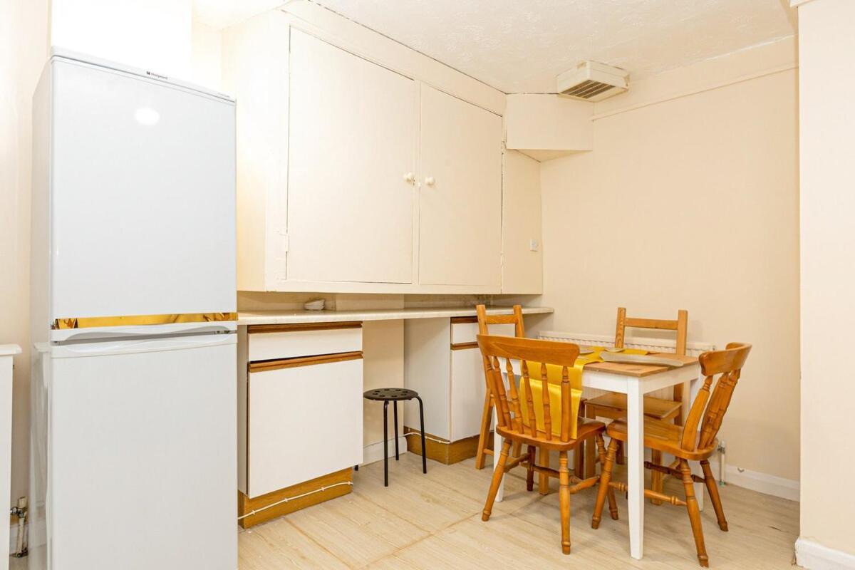 Spacious 4-bed Fulham Walk To River Thames Leilighet London