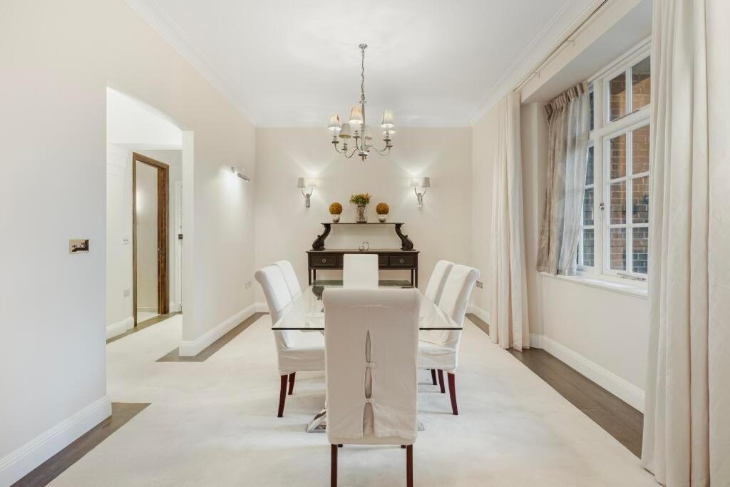 Spacious And Private By Royal Palace Apartamento