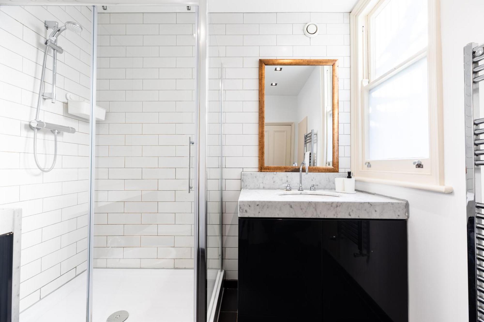 Mayfair Residences Hotell 2*