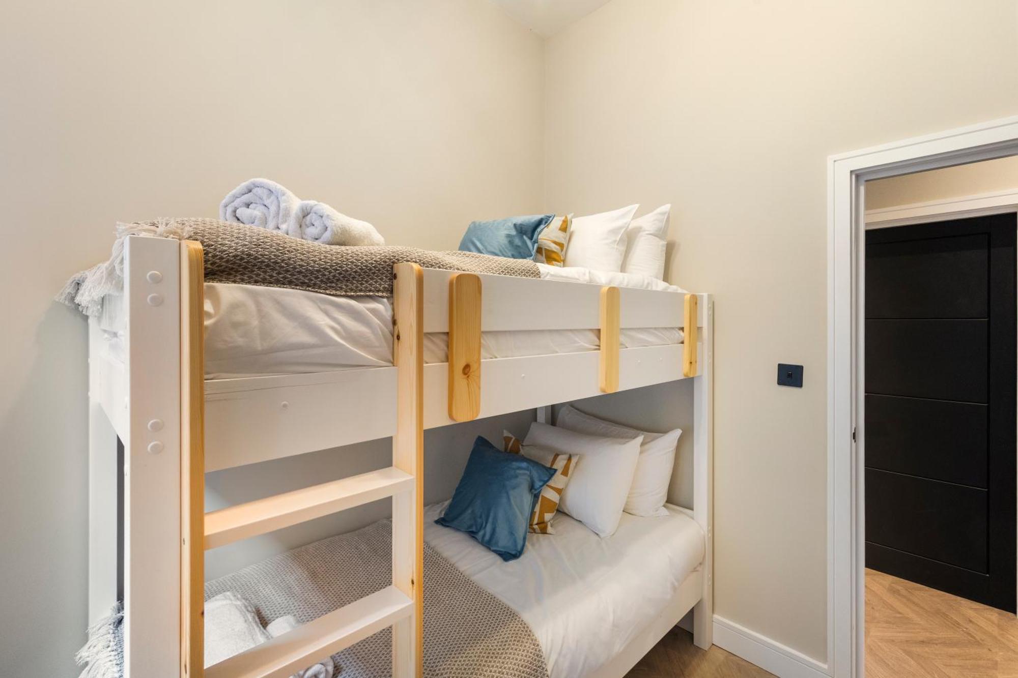 Luxury 3 Bedroom Flat 5 Min Walk To Maida Vale Tube Station London
