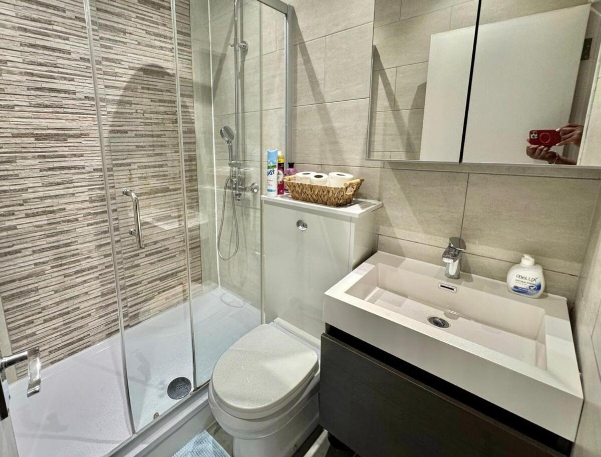 Elite Flat With Parking London