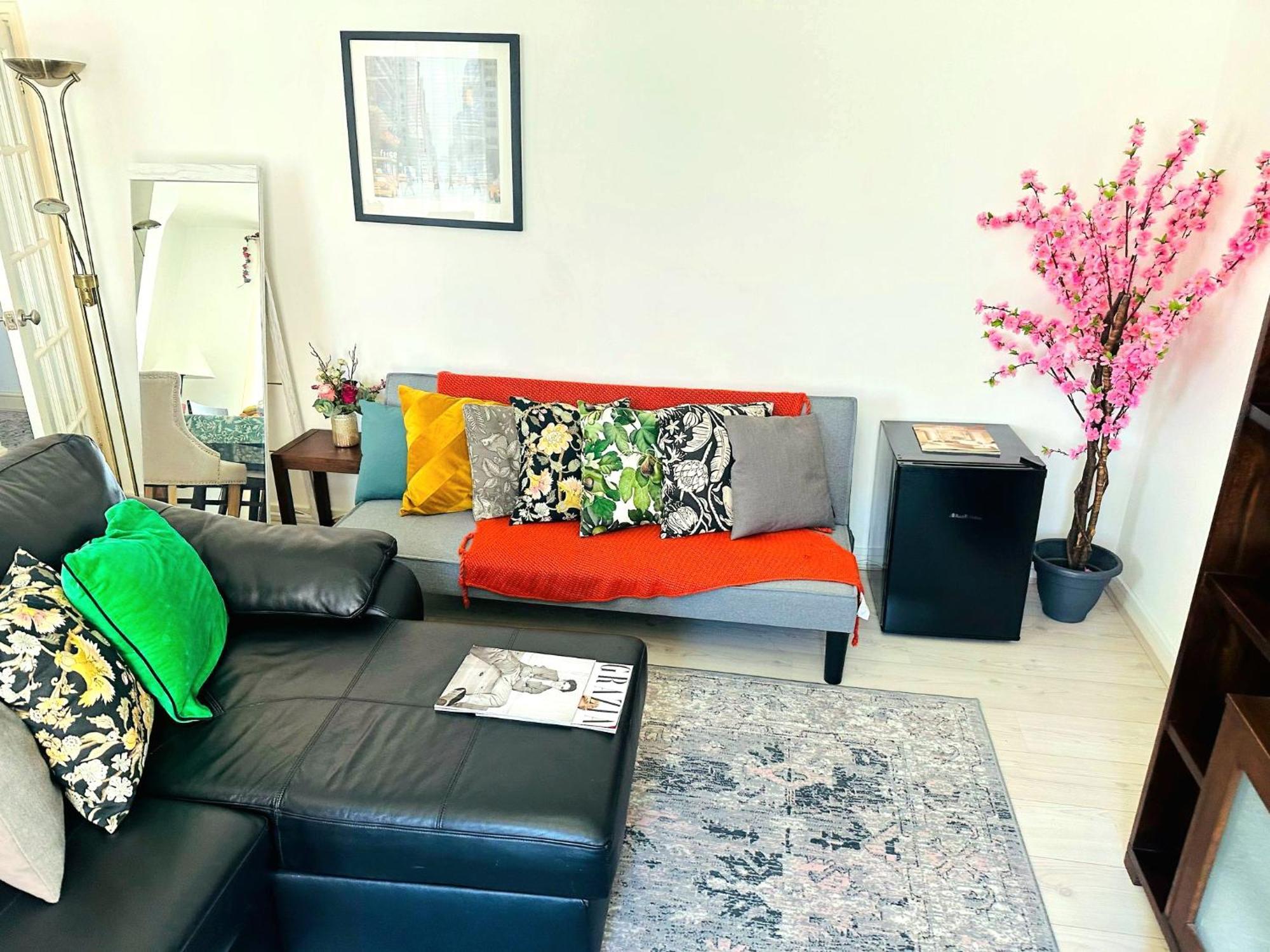Lovely Quiet Spacious Around Little Venice Desirable Location Very By Ricky & Giustina * London