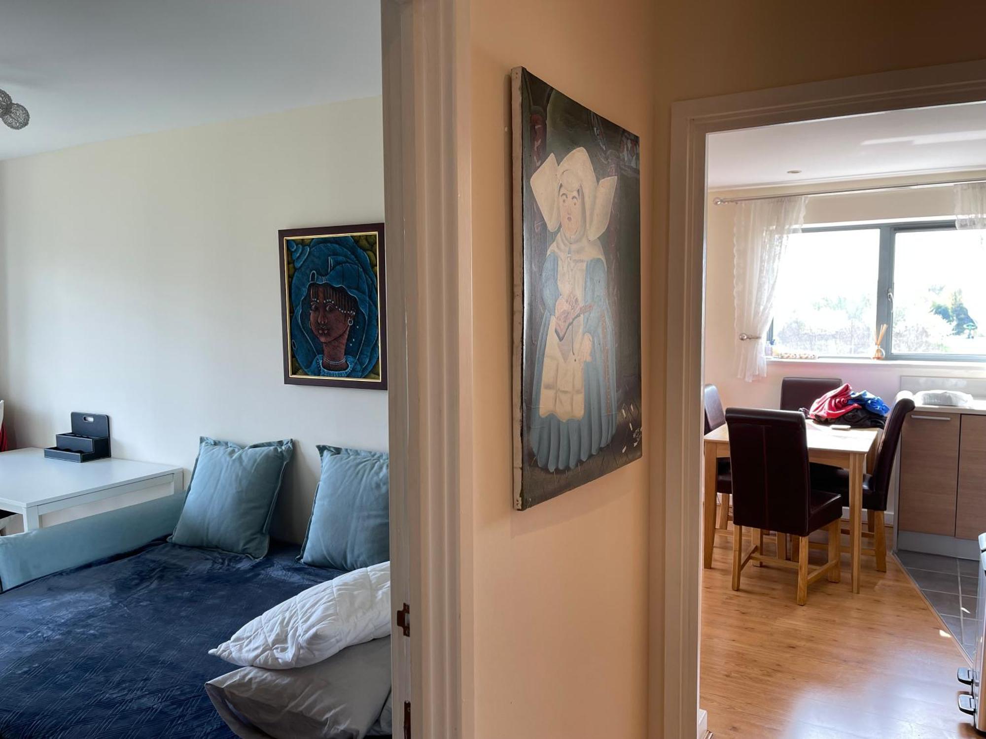 Apartment Waterfall Oasis: Luxury Wembley With Parking