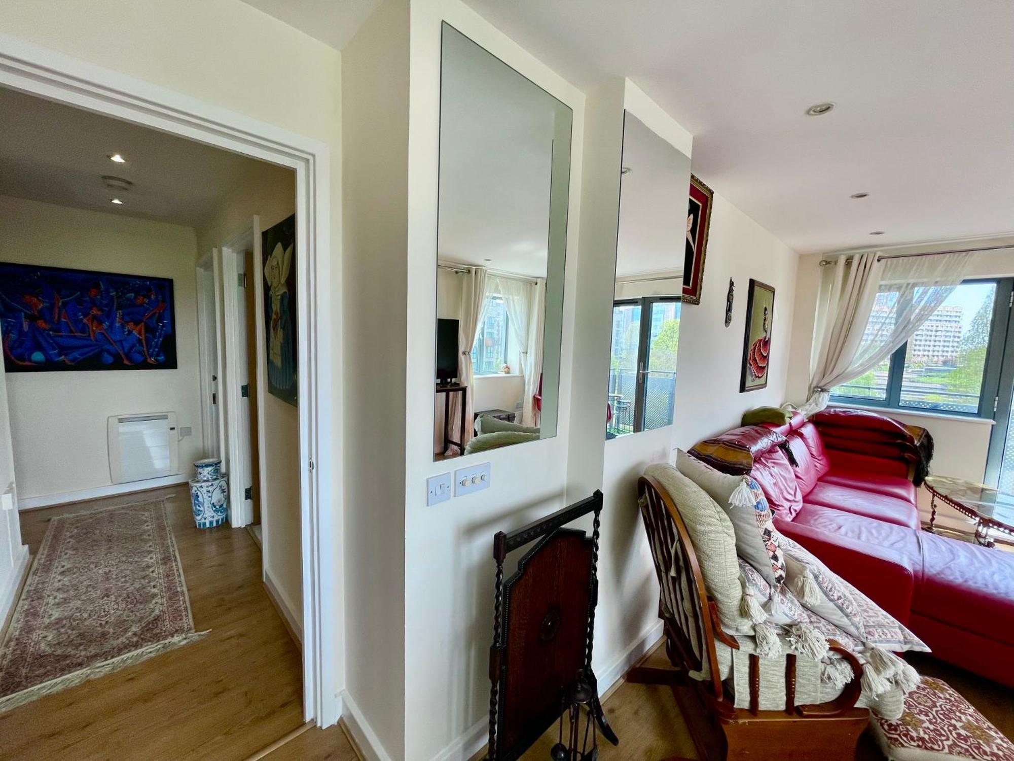 Apartment Waterfall Oasis: Luxury Wembley With Parking