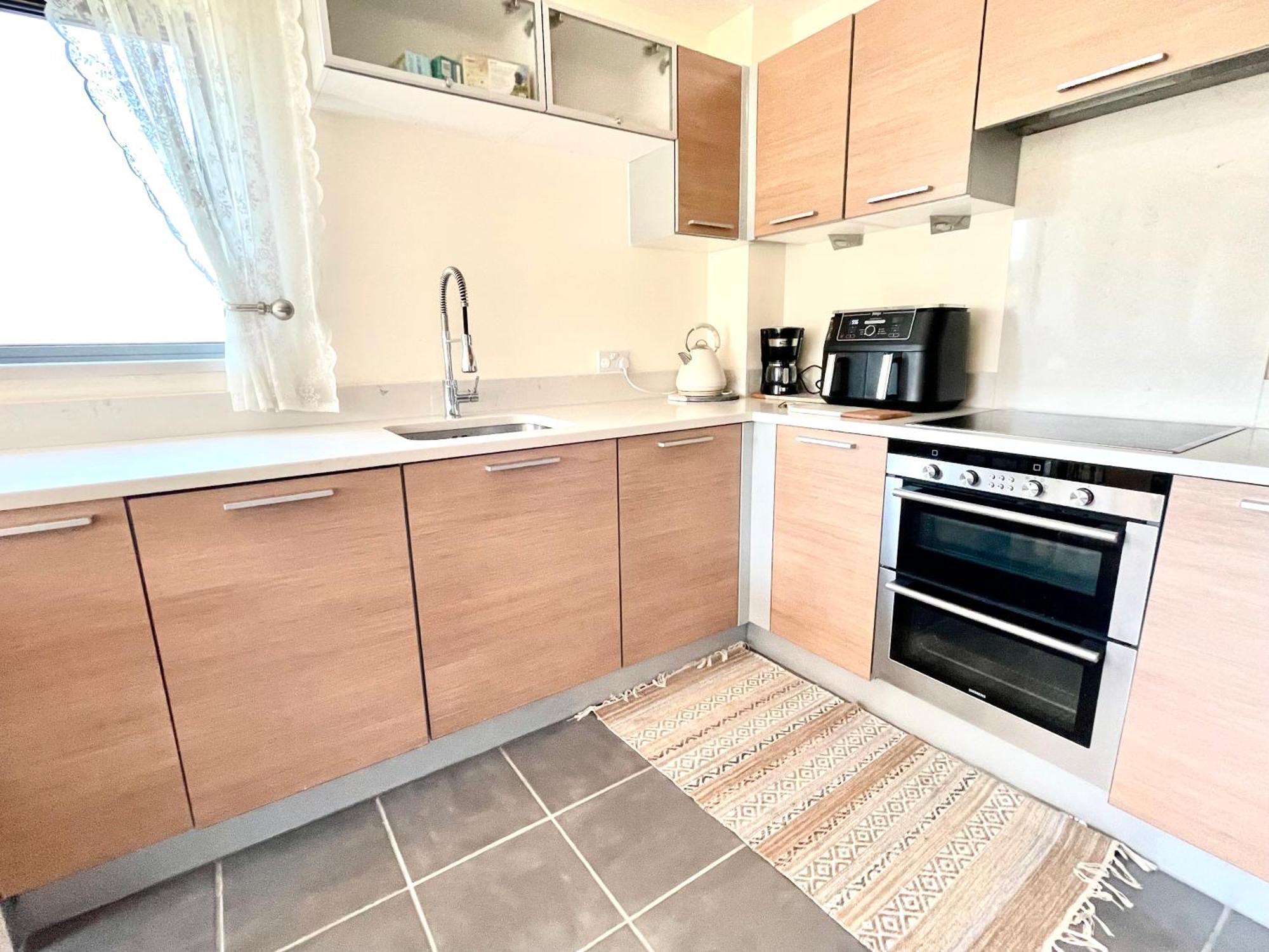 Apartment Waterfall Oasis: Luxury Wembley With Parking