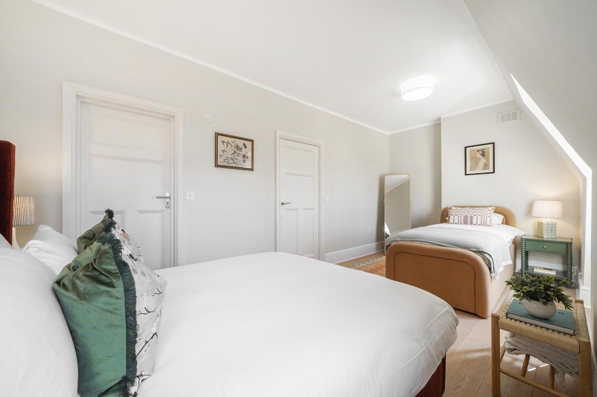 Stylish Family Near Kensington High Street Apartment *