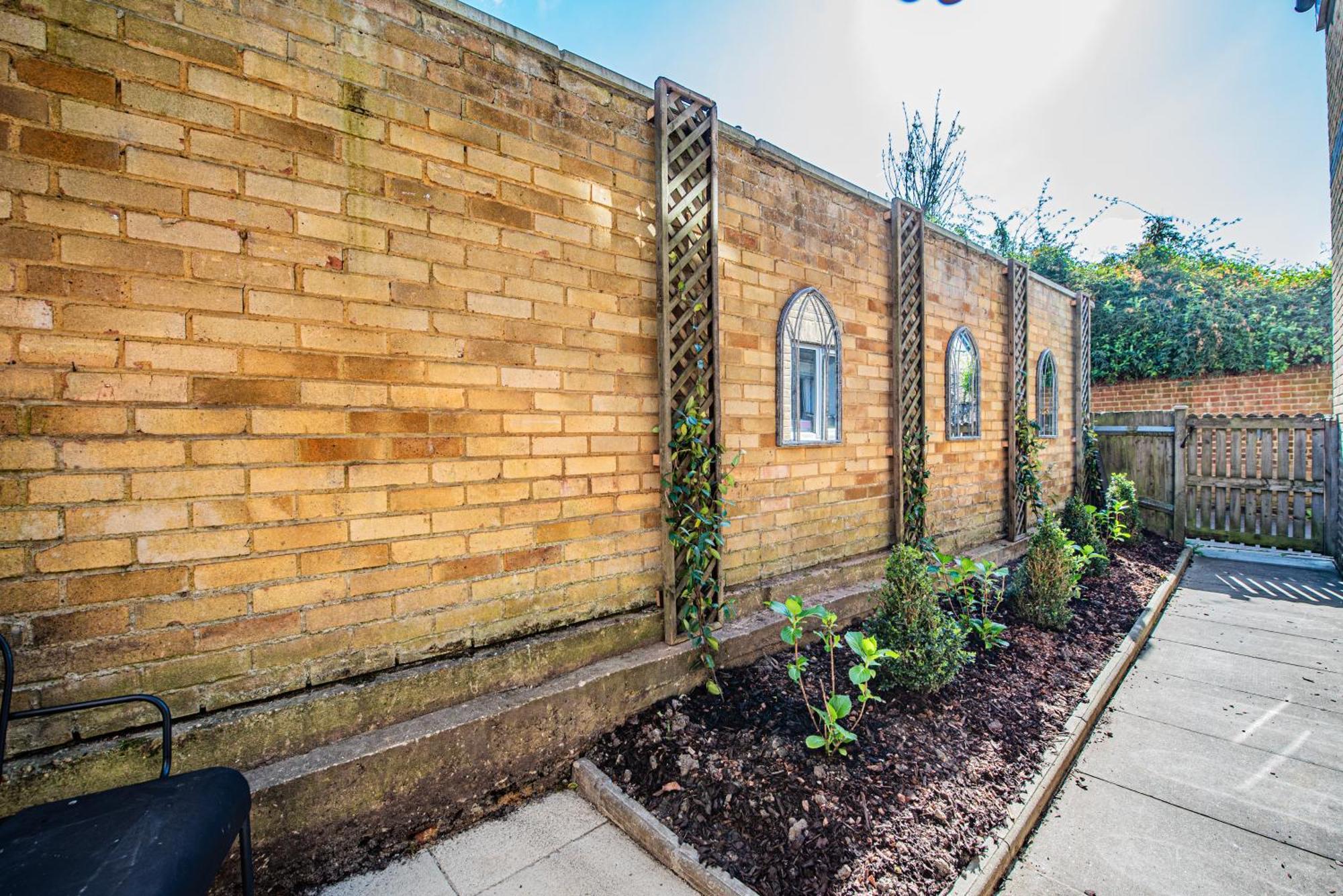 Modern 1-bed Flat With Free Parking In West Apartment London