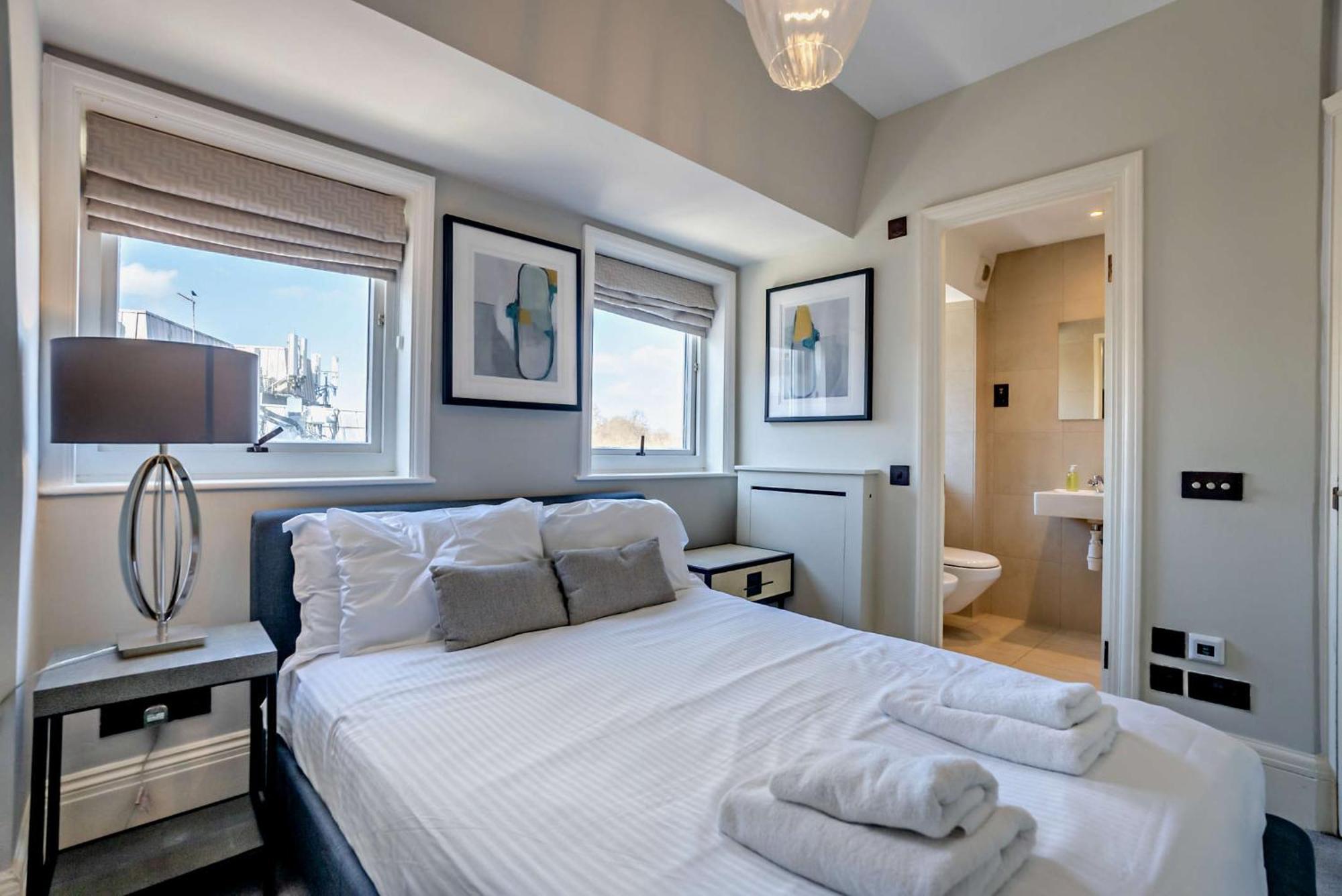 Regents Park Apartment *