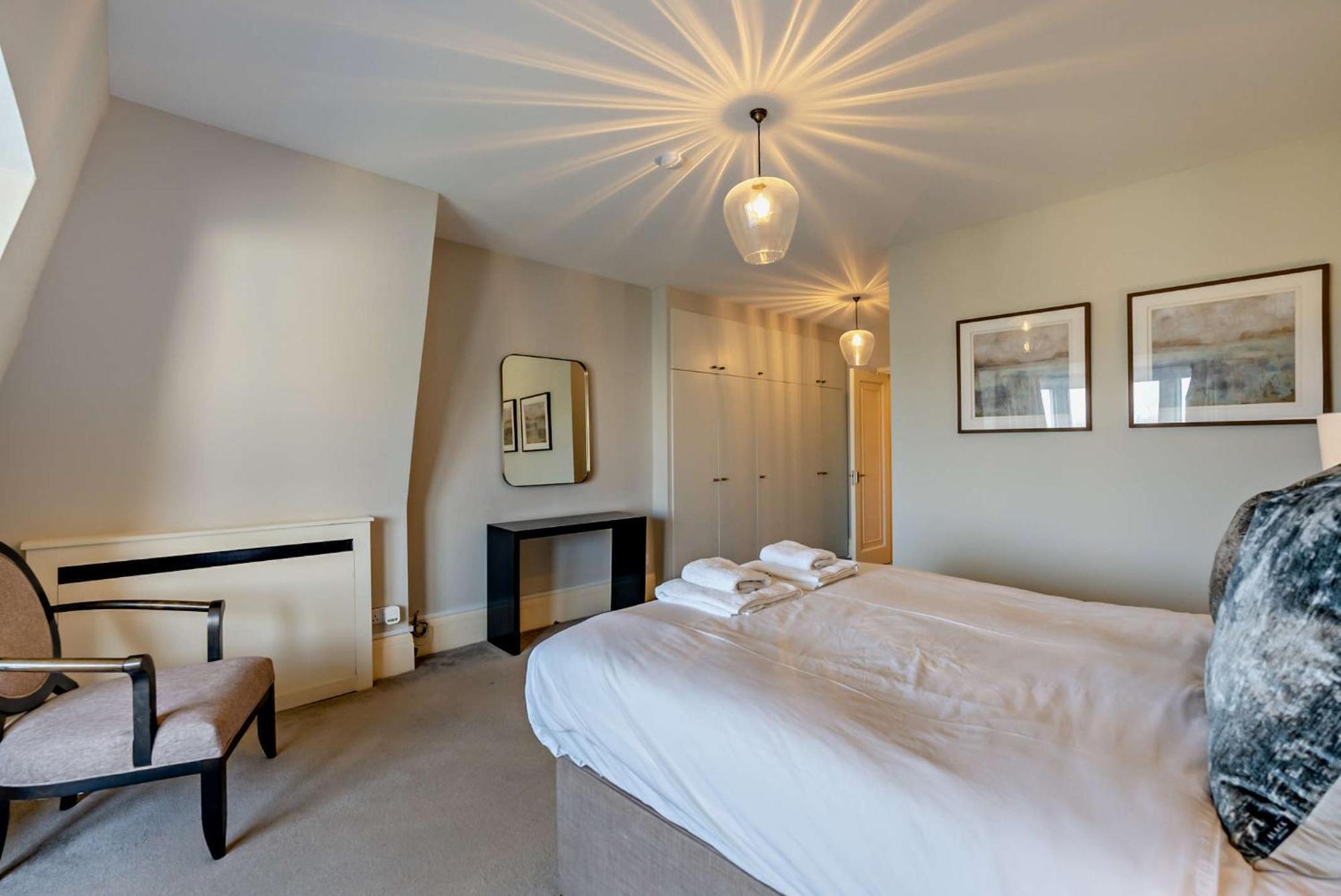 Regents Park Apartment *