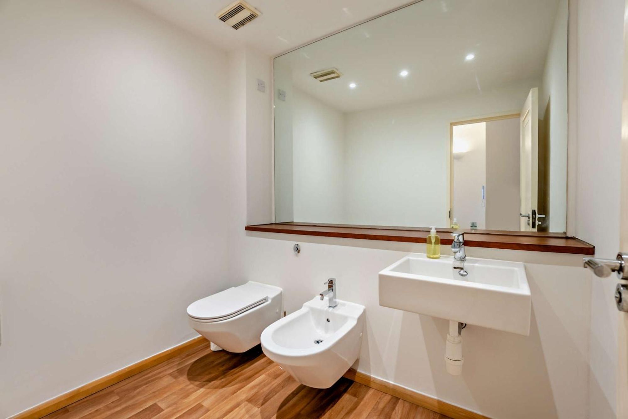Regents Park Apartment *