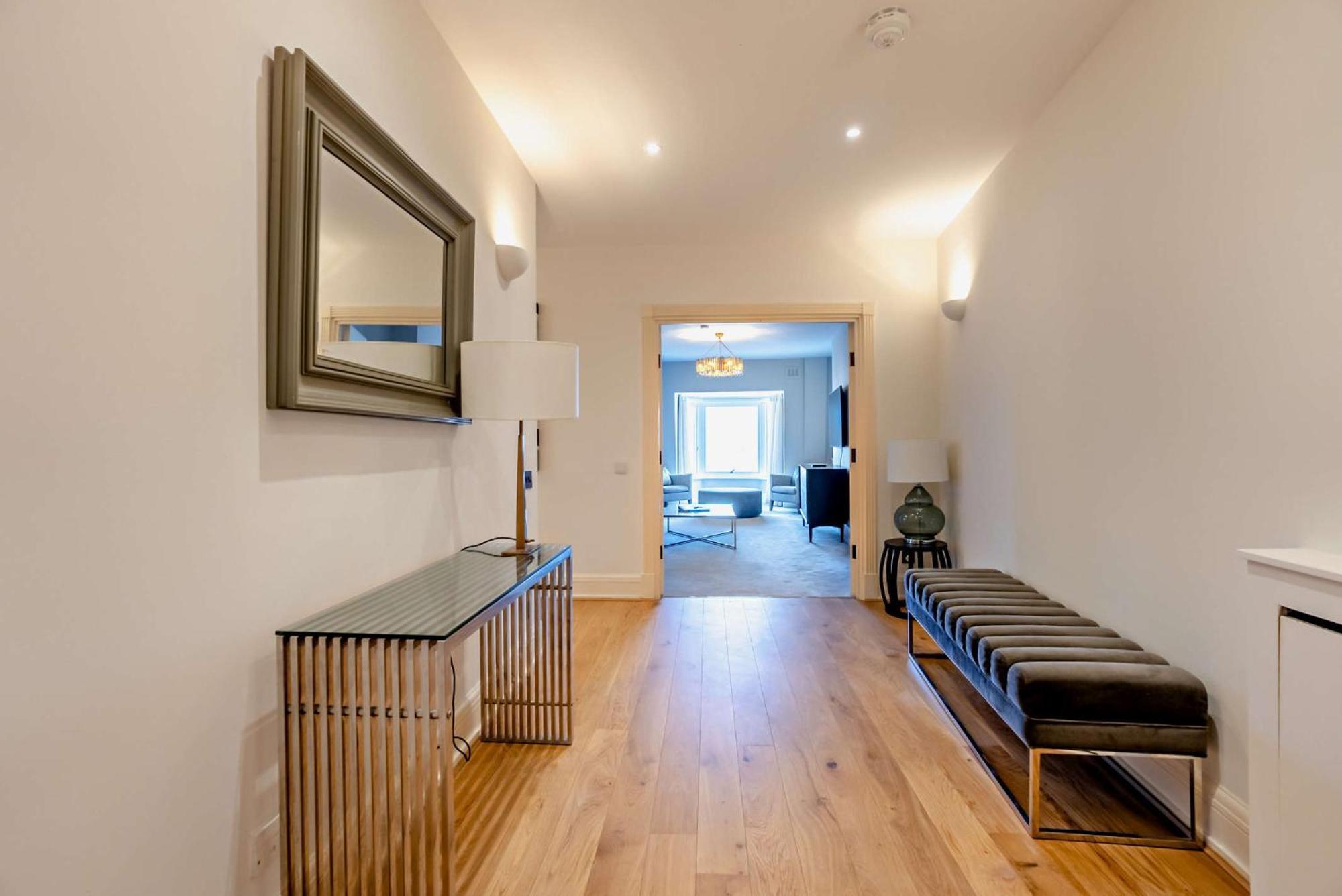 Regents Park Apartment *