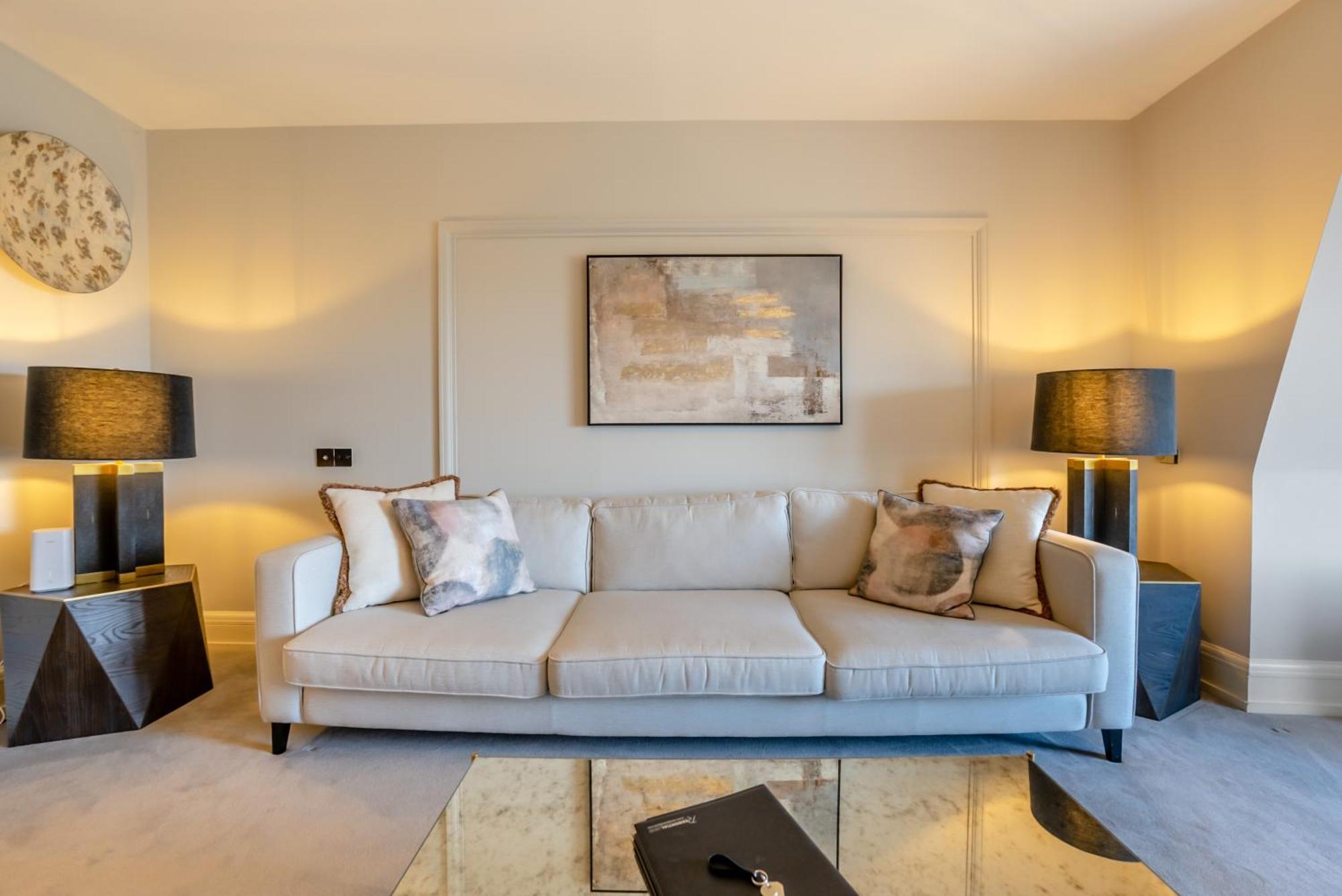 Regents Park Apartment *