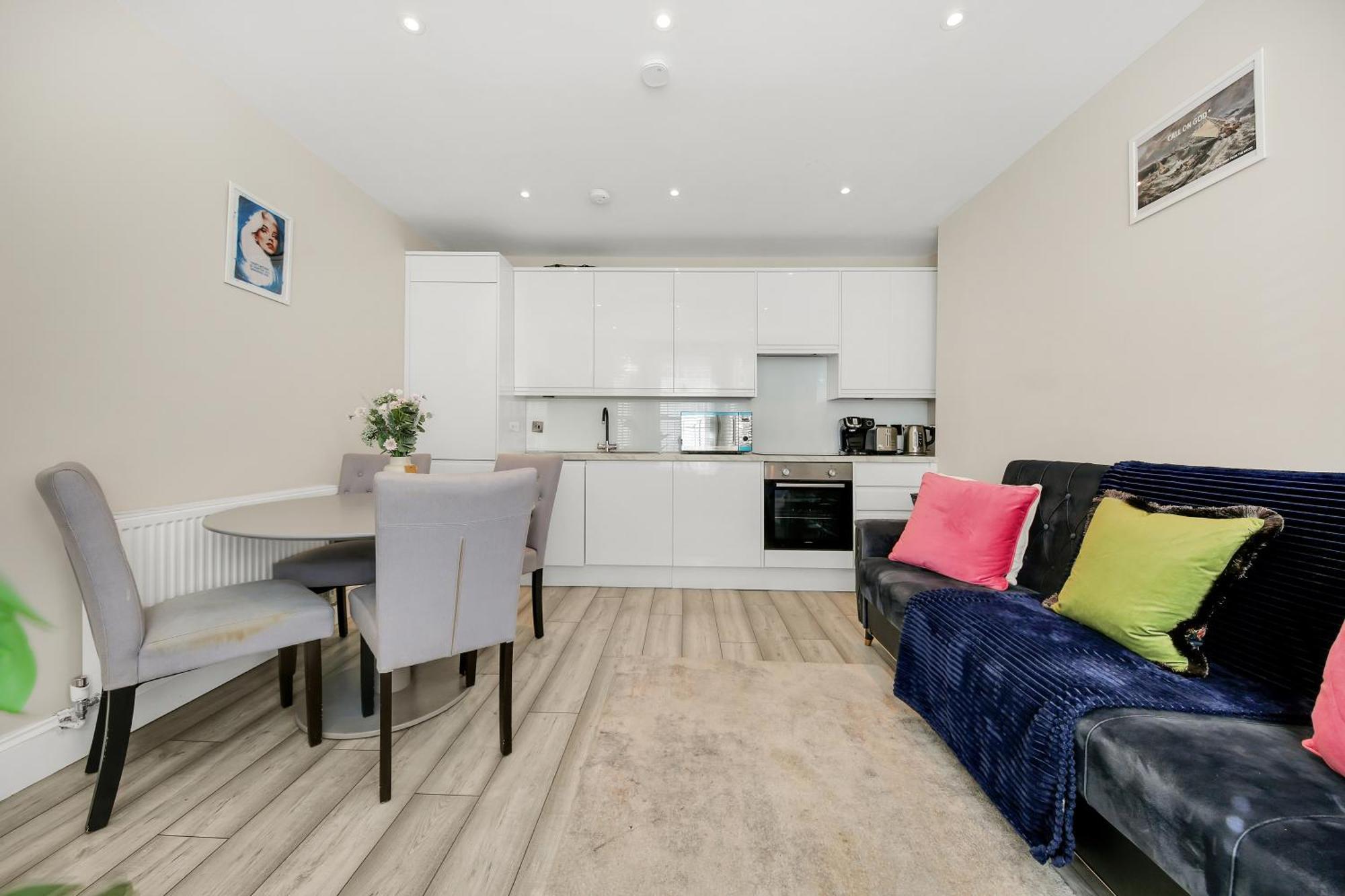 Hammersmith Flat 2 Bedrooms Lgf London