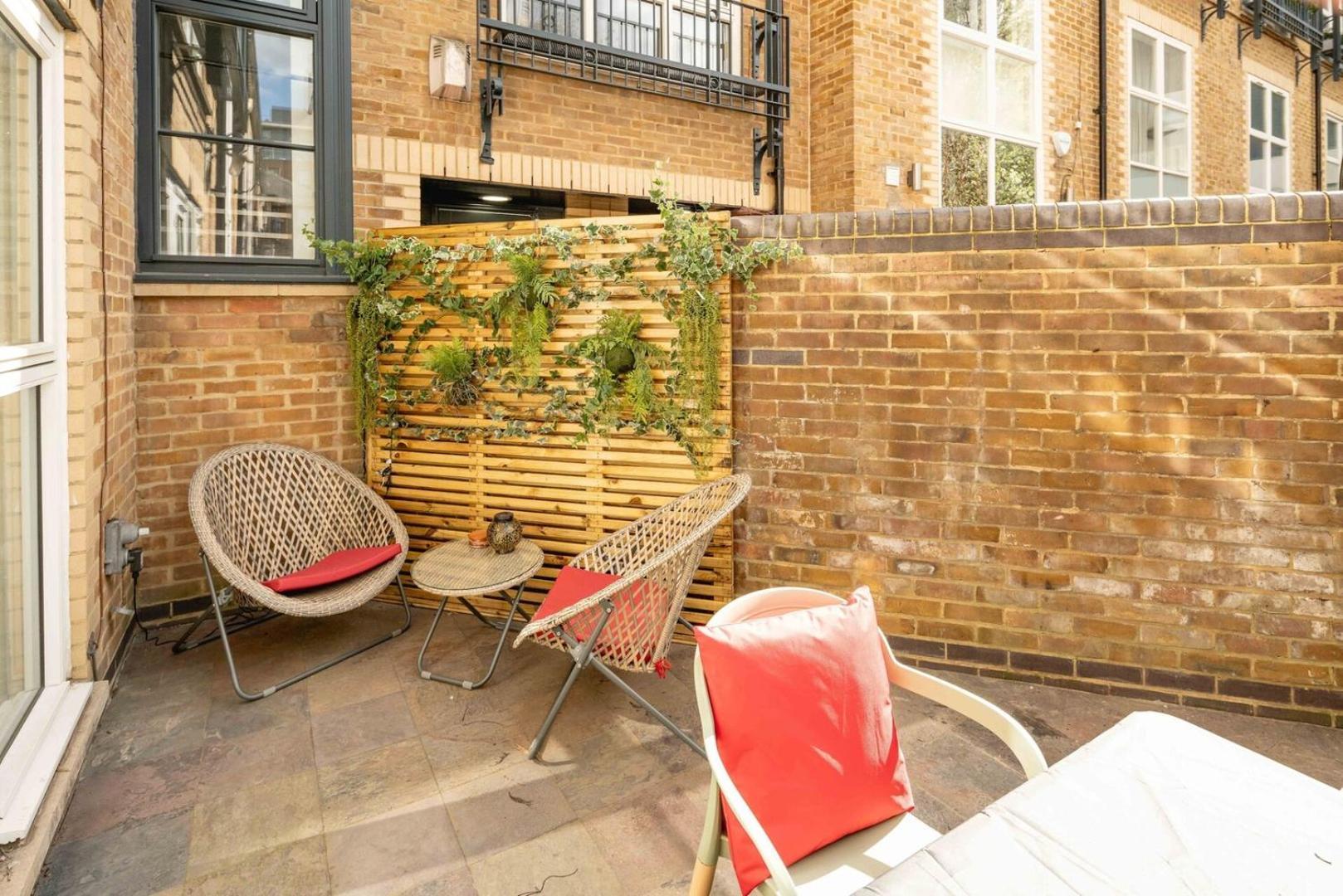 Apartment Serene Garden Flat - Steps From Tower Bridge