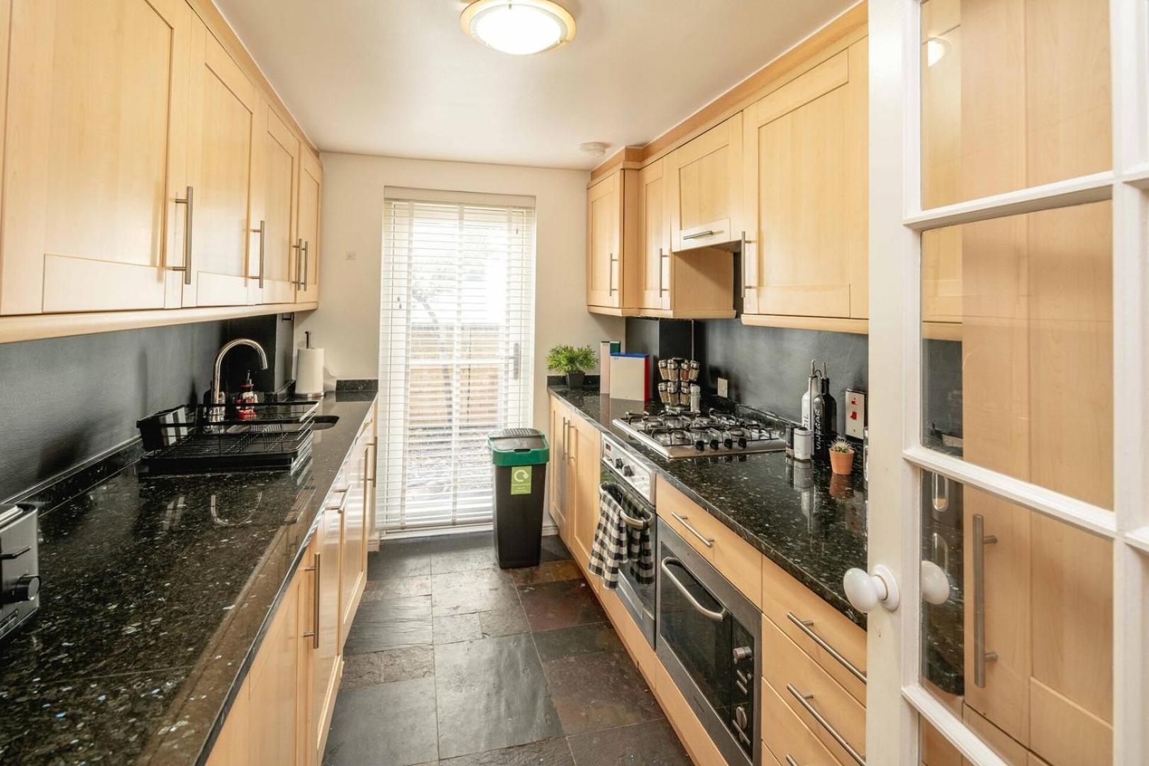 Serene Garden Flat - Steps From Tower Bridge Apartment *