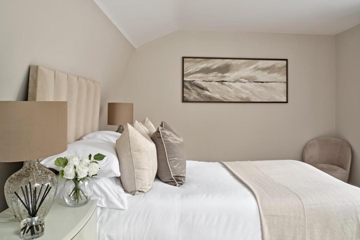 Luxurious 4-bed Knightsbridge Near Harrods Apartment London