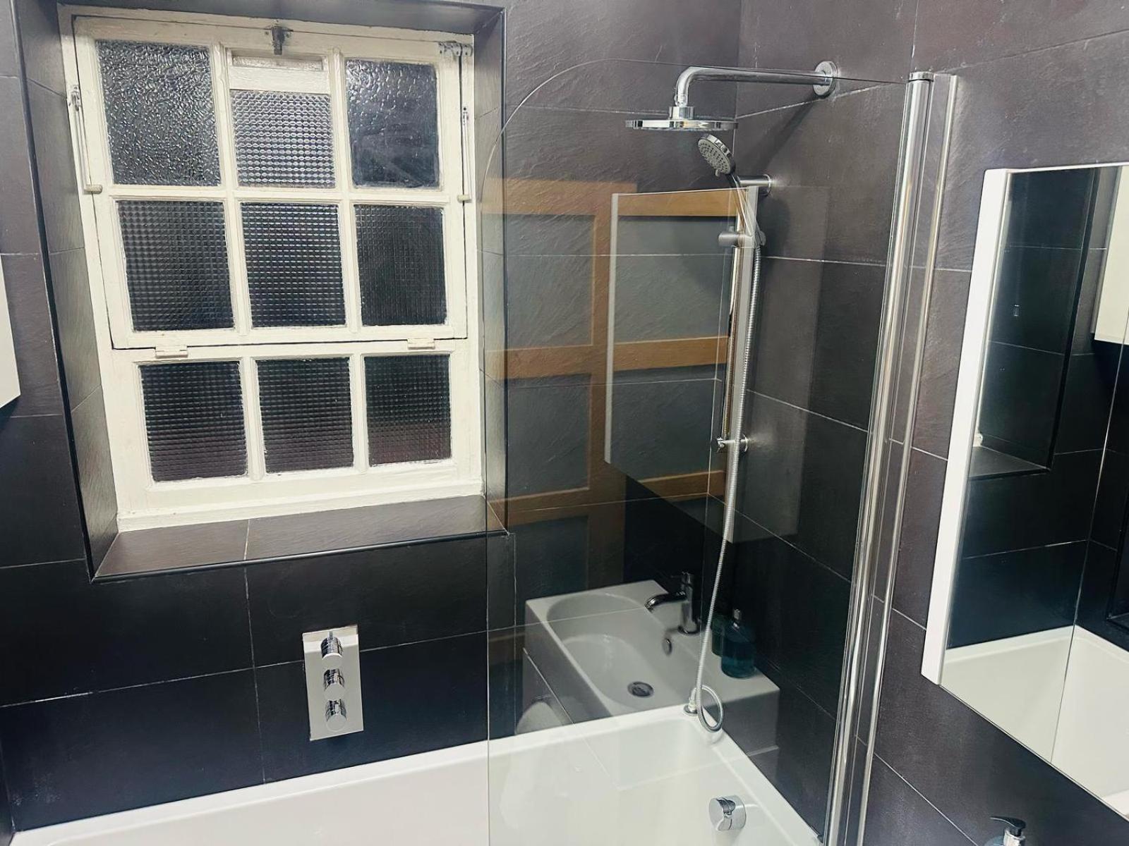 Lovely Quiet Spacious Around Little Venice Desirable Location Very By Ricky & Giustina Apartment *