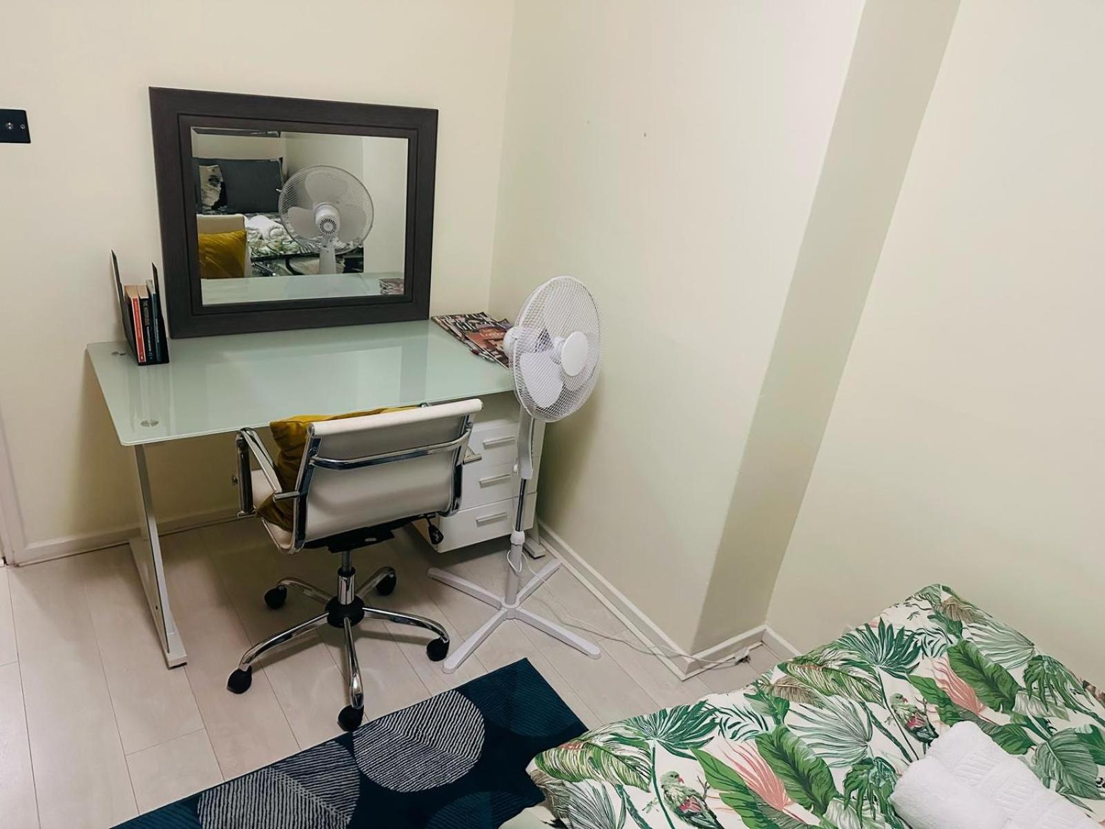 Lovely Quiet Spacious Around Little Venice Desirable Location Very By Ricky & Giustina Apartment