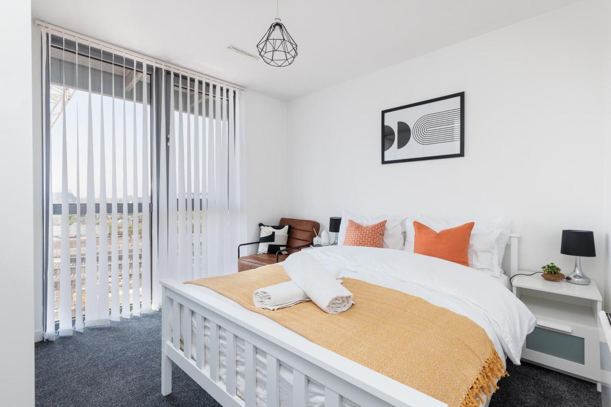 Stunning 2-bed, 2-bath With Balcony Views Stratford Westfield *