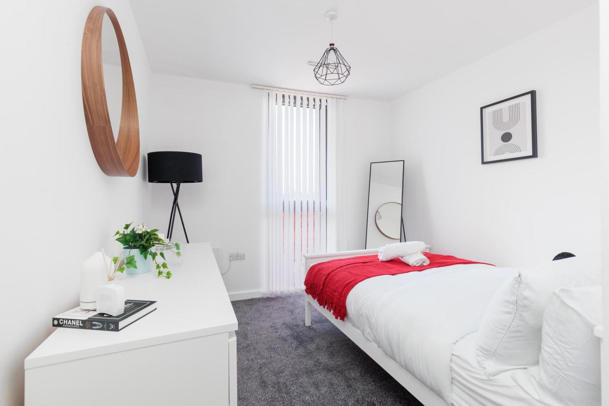 Stunning 2-bed, 2-bath With Balcony Views Stratford Westfield Apartment London
