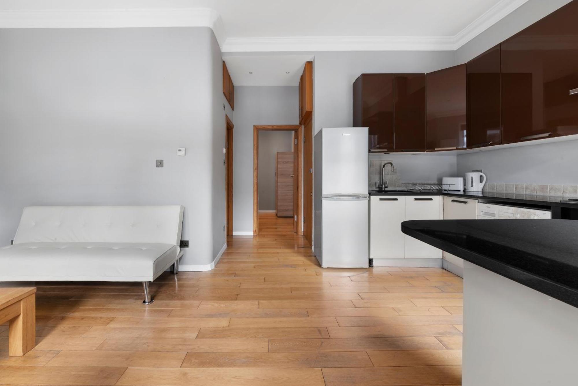 Delux Queens Park 1 Bed Sleeps 4 Ppl Second Floor Apartment
