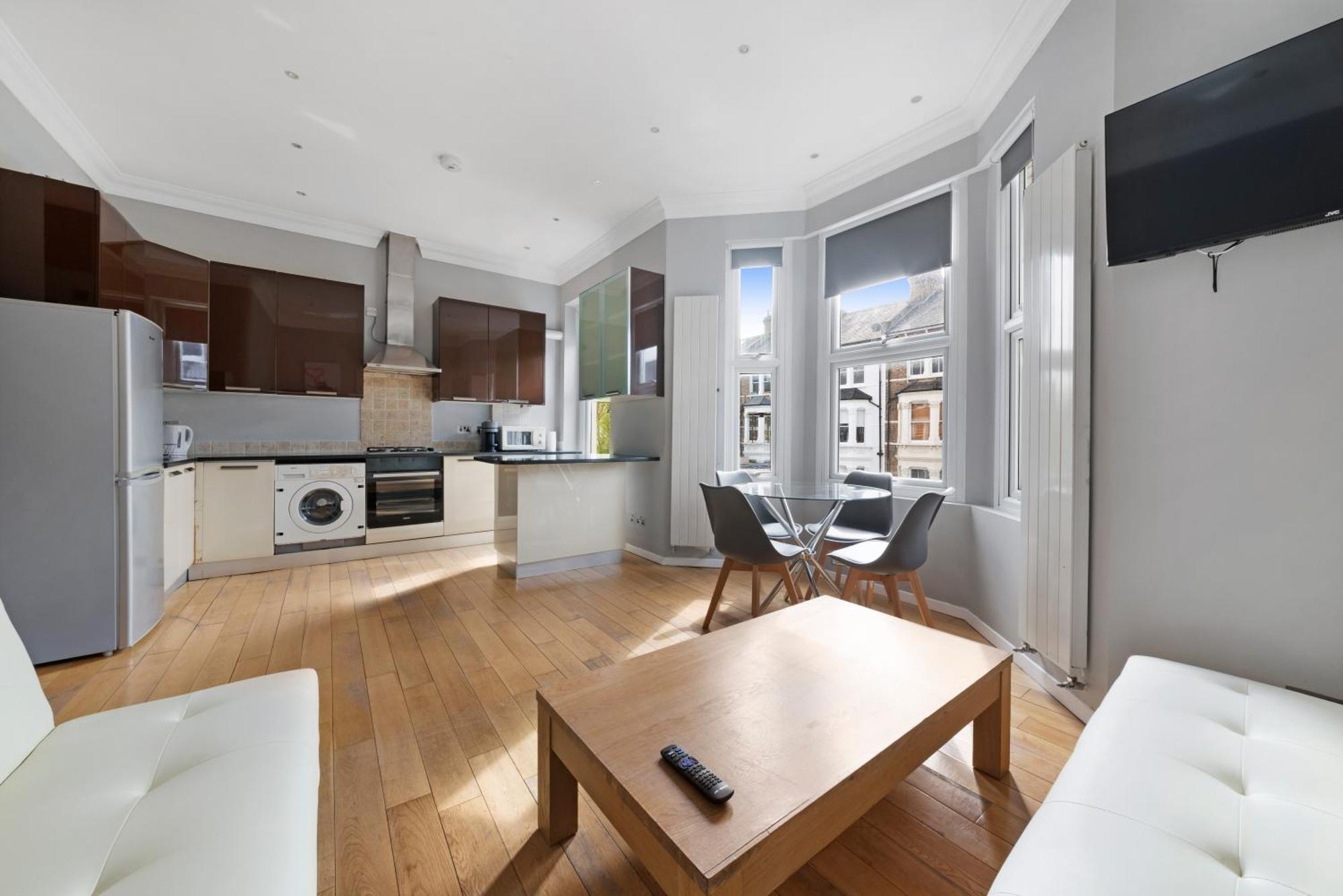 Delux Queens Park 1 Bed Sleeps 4 Ppl Second Floor Apartment *