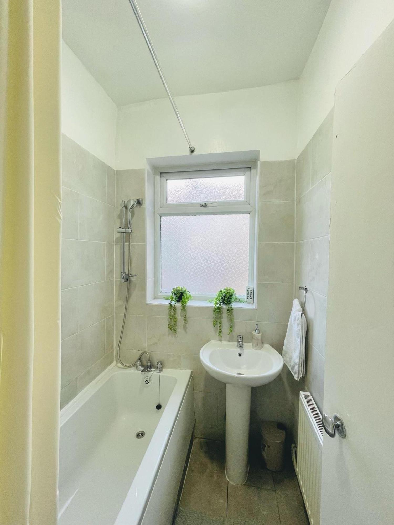 Apartment In Plaistow & Free Parking *