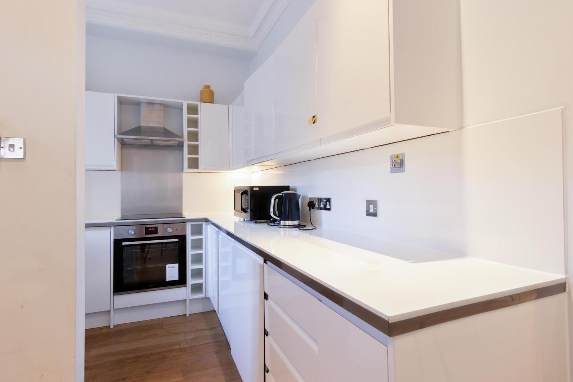 2 Bedroom Luxury Knightsbridge Leilighet London