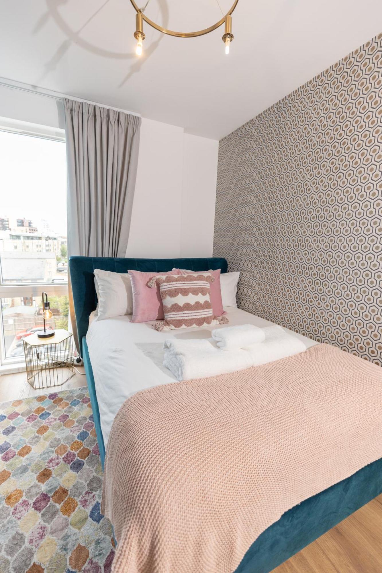 Apartment Stylish 3 Bed Near Downtown & Free Parking *