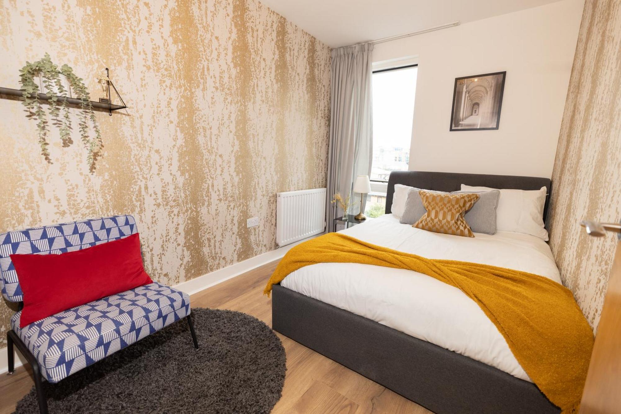 Apartment Stylish 3 Bed Near Downtown & Free Parking London
