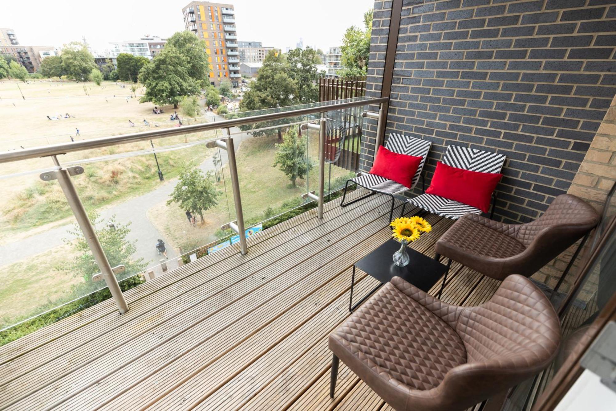 Stylish 3 Bed Near Downtown & Free Parking *