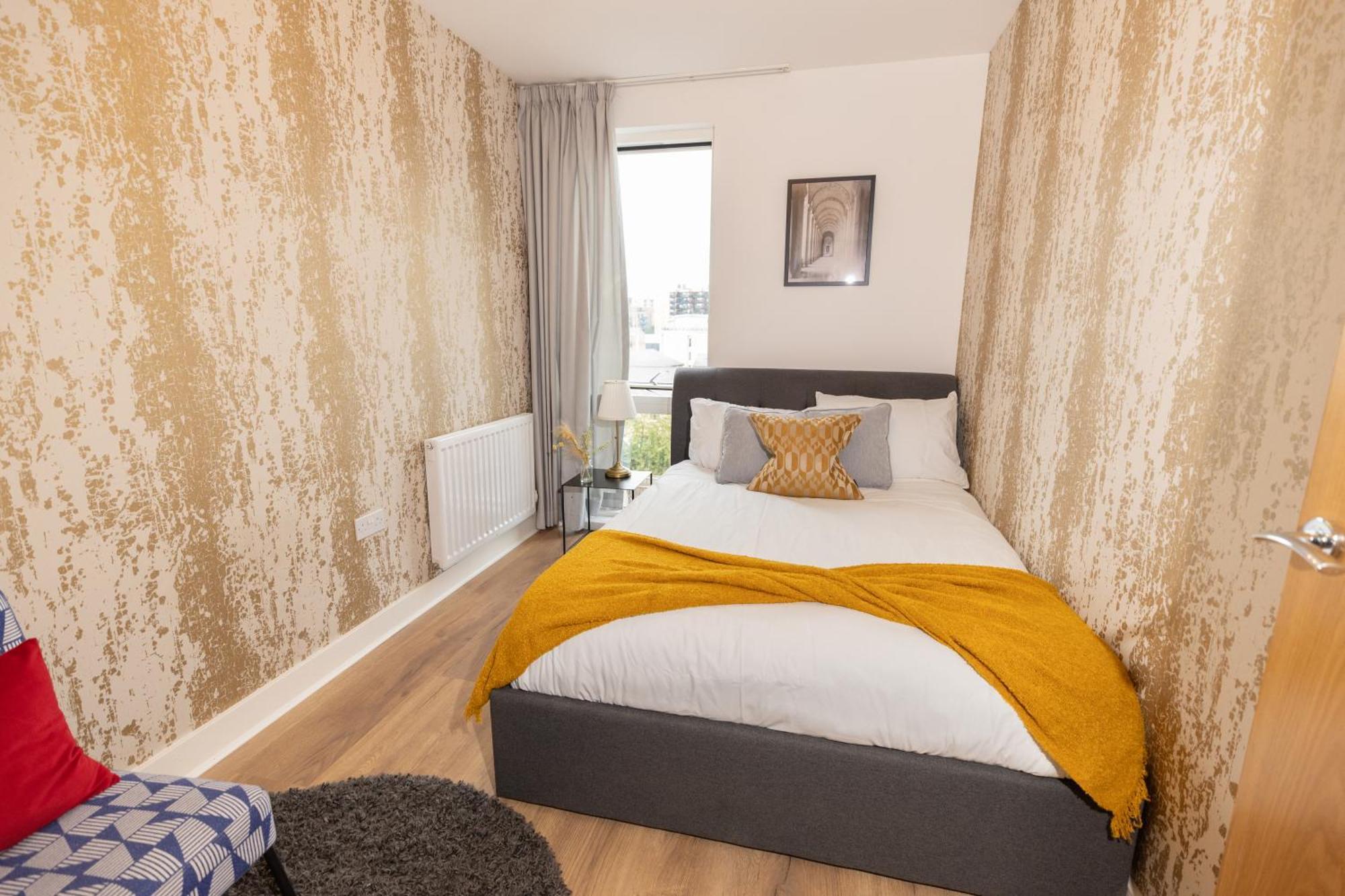 Stylish 3 Bed Near Downtown & Free Parking