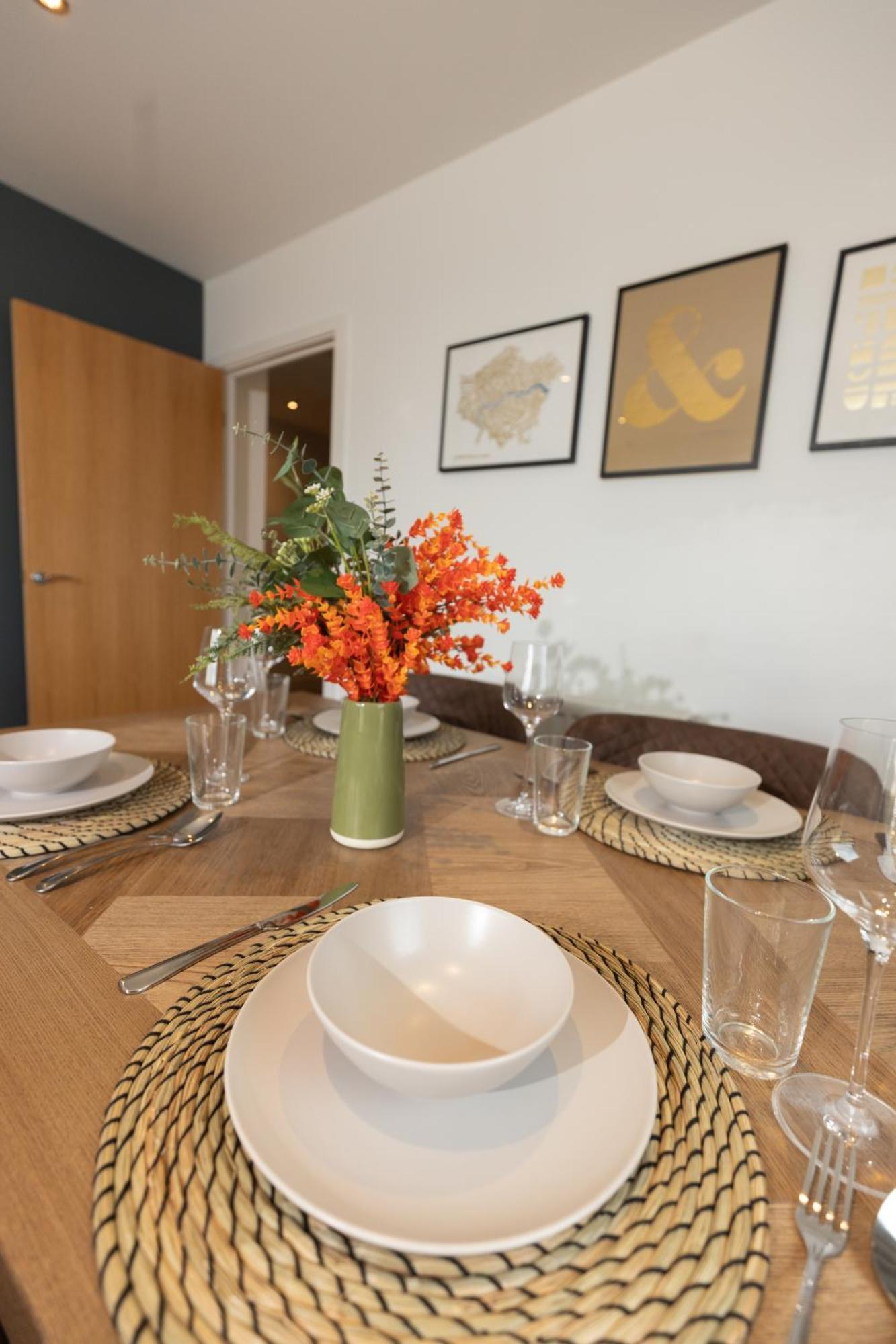 Stylish 3 Bed Near Downtown & Free Parking * London