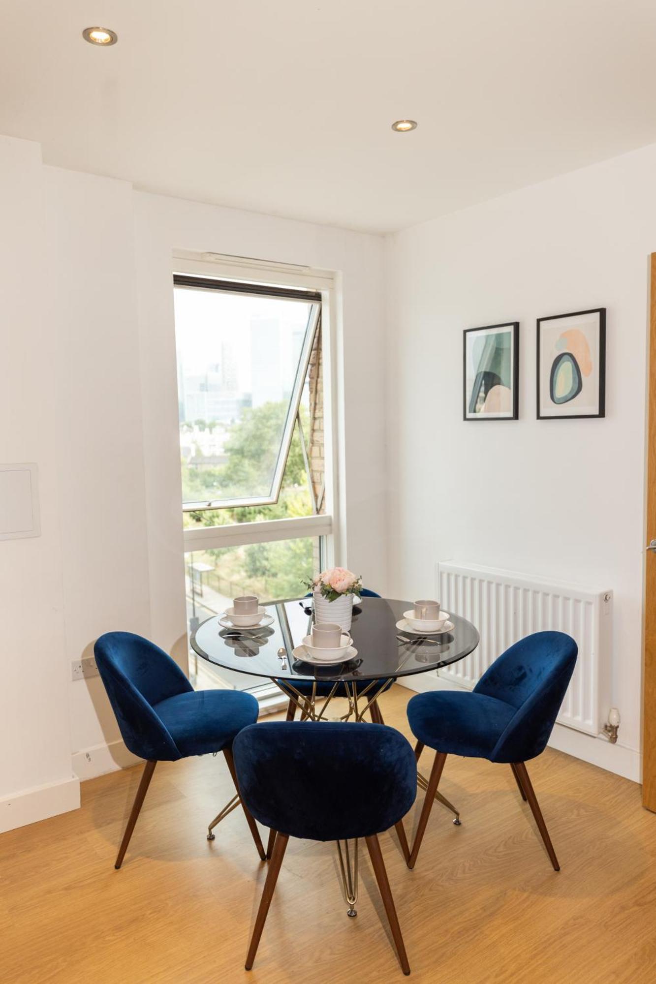 Apartment Stylish 3 Bed Near Downtown & Free Parking *